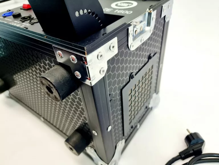 light4me-faze-1600-wytwornica-dymu-mgly-fazer-czas-nagrzewania-100