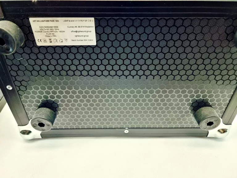 light4me-faze-1600-wytwornica-dymu-mgly-fazer-pojemnosc-zbiornika-300