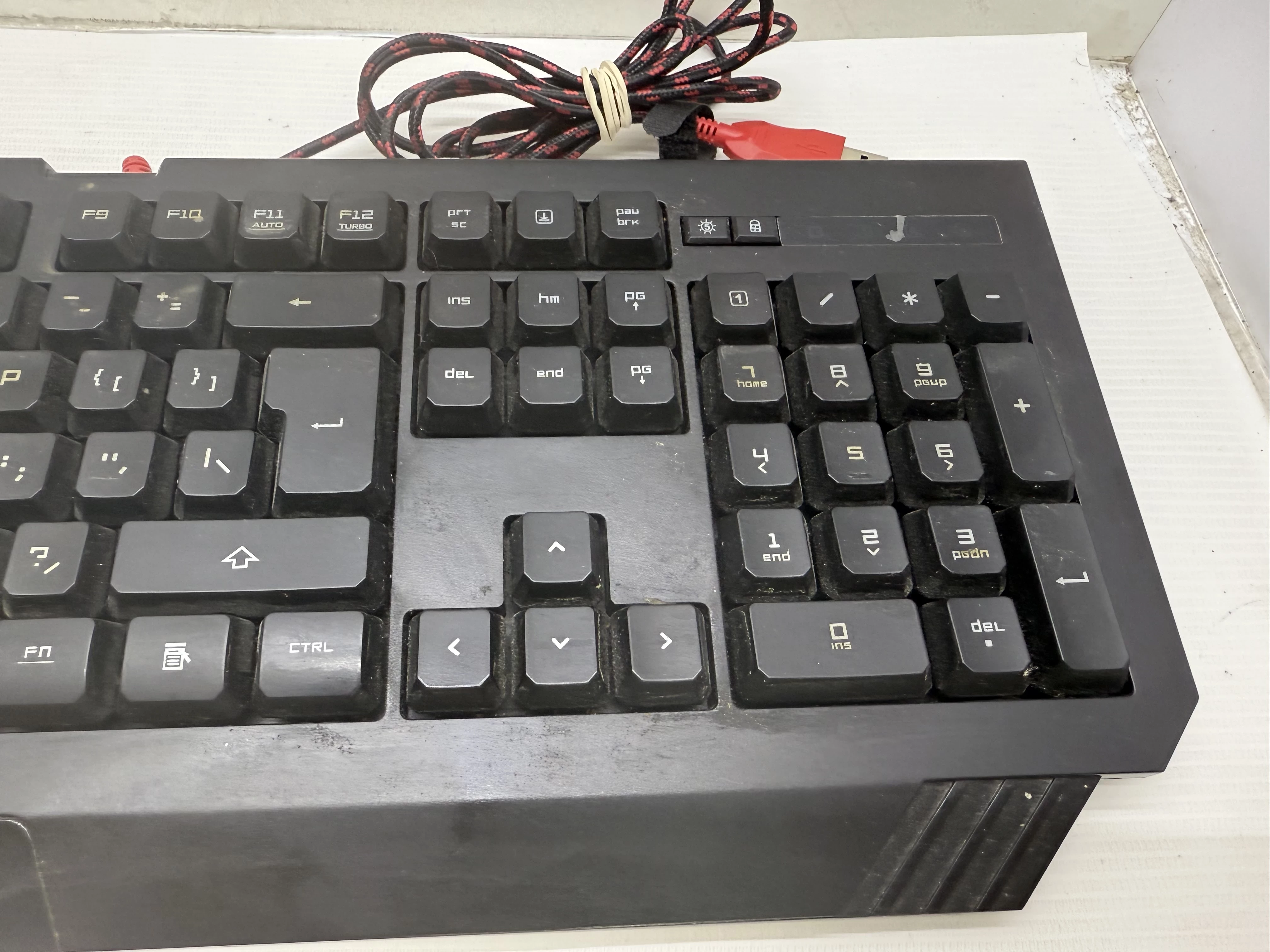 klawiatura-falcon-hiro-komplet-stan-11323-2