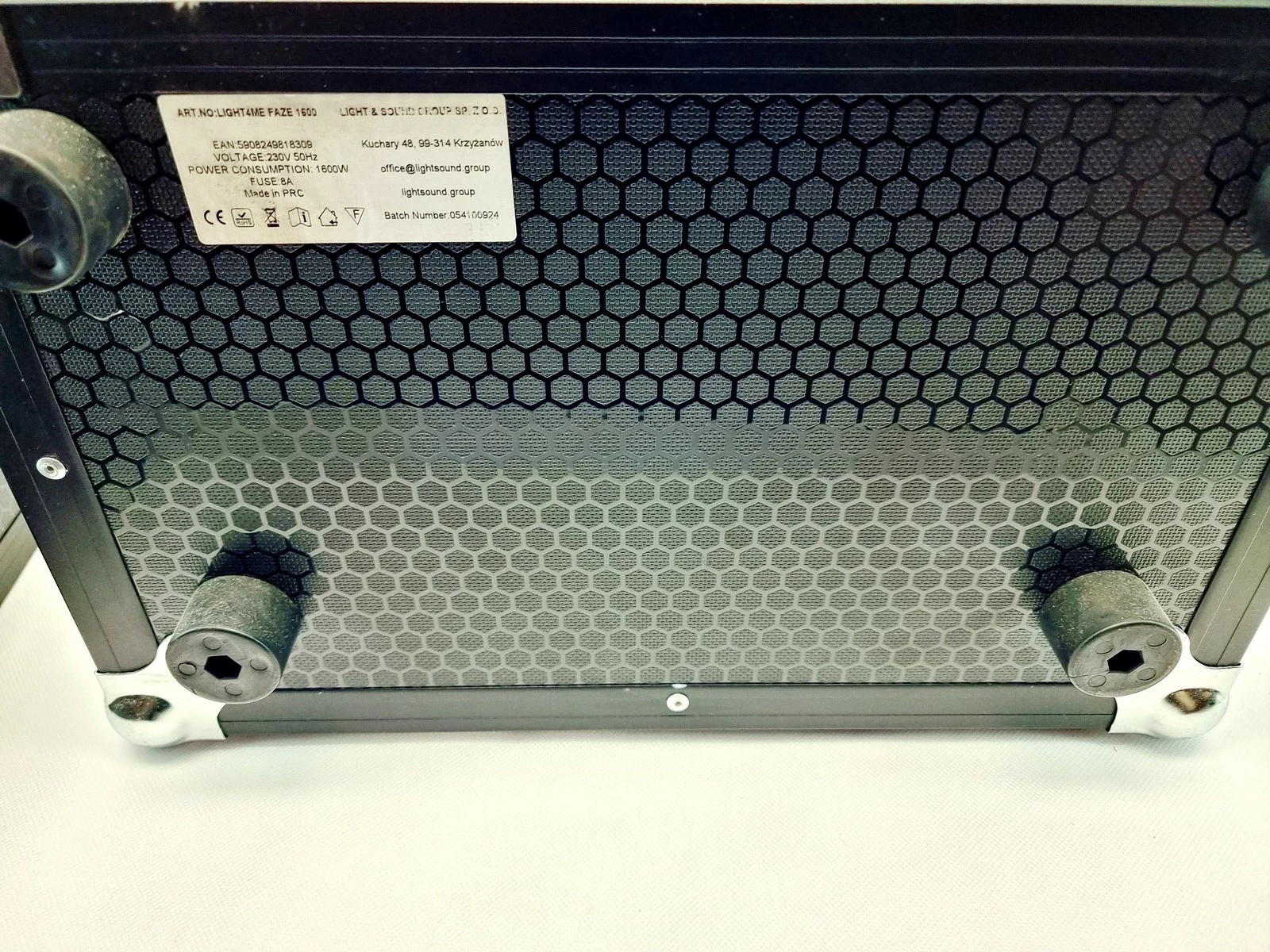 light4me-faze-1600-wytwornica-dymu-mgly-fazer-pojemnosc-zbiornika-300