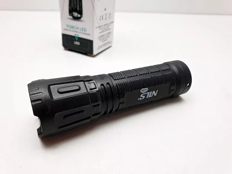 wodoodporna-klasyczna-latarka-turystyczna-z-akumulatorem-ipx5-180-lm-nils-stan-11323-2