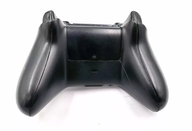 konsola-xbox-one-1tb-stan-11323-2