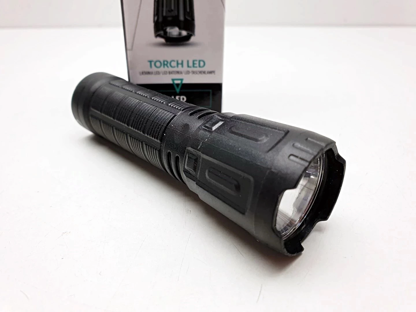 wodoodporna-klasyczna-latarka-turystyczna-z-akumulatorem-ipx5-180-lm-nils-wroclawska-6-opole-sj