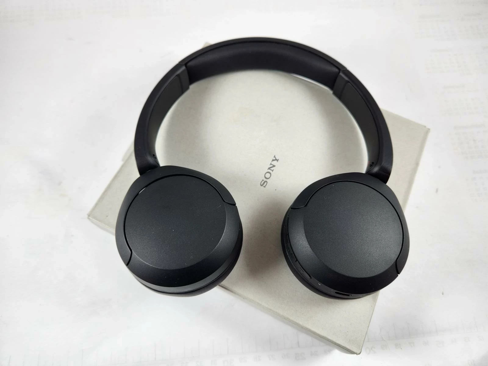 sluchawki-sony-wh-ch520-pudelko-wielka-rzeznicka-1-srem-centrum