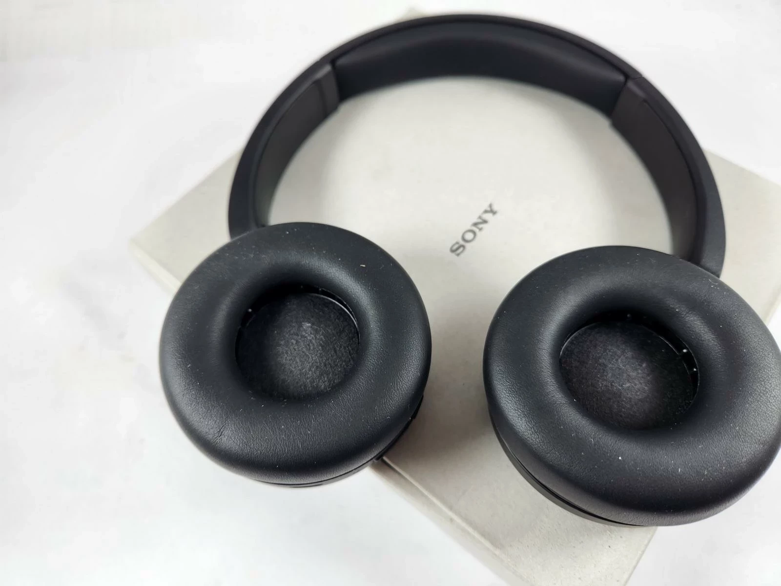 sluchawki-sony-wh-ch520-pudelko-kolor-dominujacy-129357-3