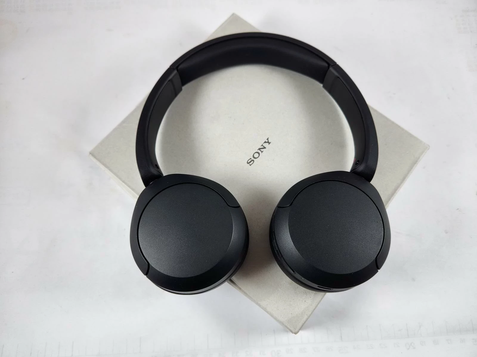 sluchawki-sony-wh-ch520-pudelko-wielka-rzeznicka-1-srem-centrum