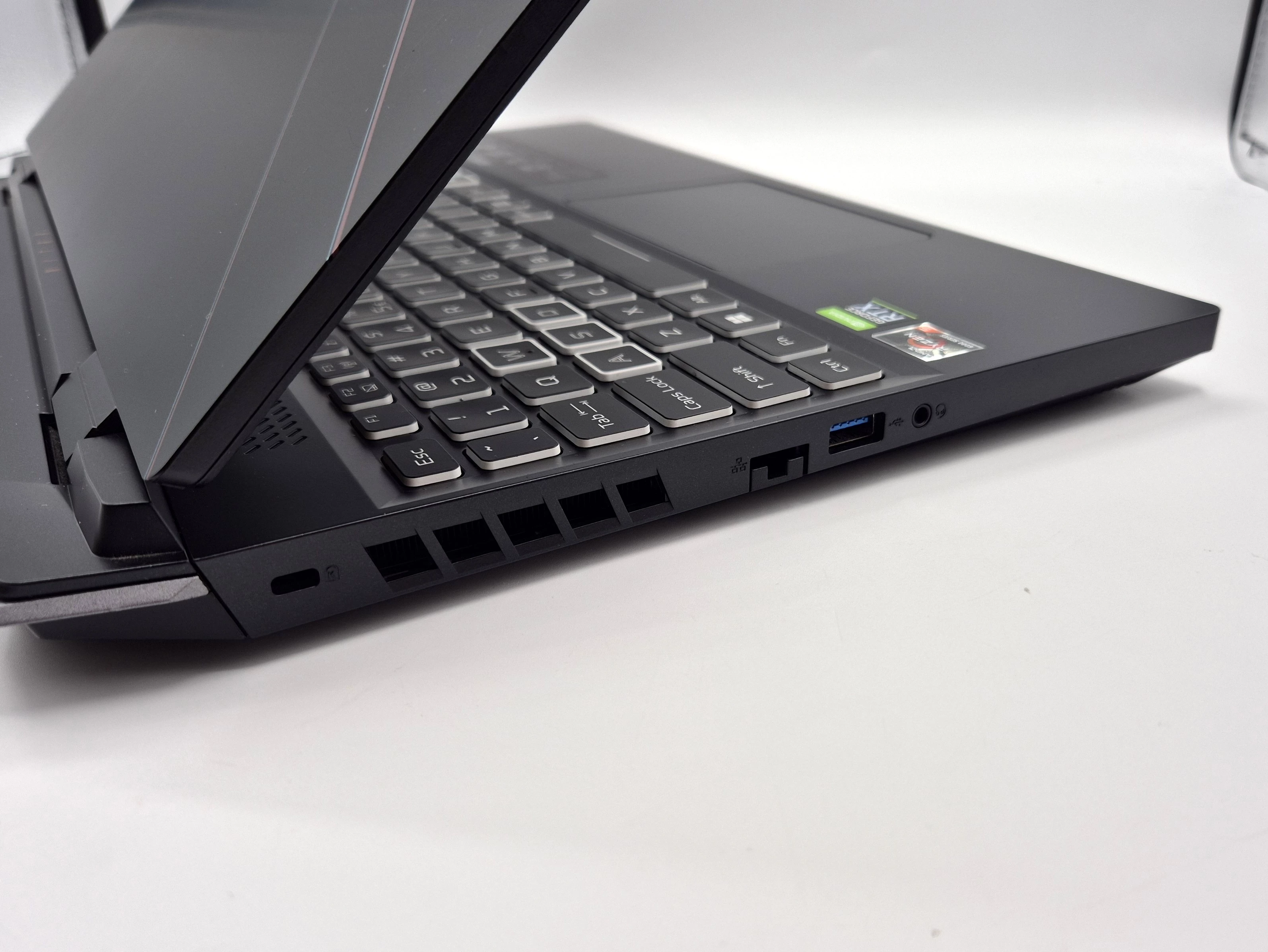 acer-nitro-5-amd-ryzen-5-6600h-16-gb-ddr4-512gb-ssd-rtx-3060-6gb-liczba-rdzeni-procesora-4329-5