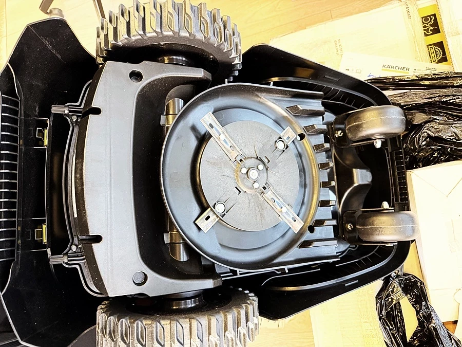 robot-koszacy-do-trawy-kosiarka-inteligentny-wi-fi-karcher-rlm-4-stan-11323-238058