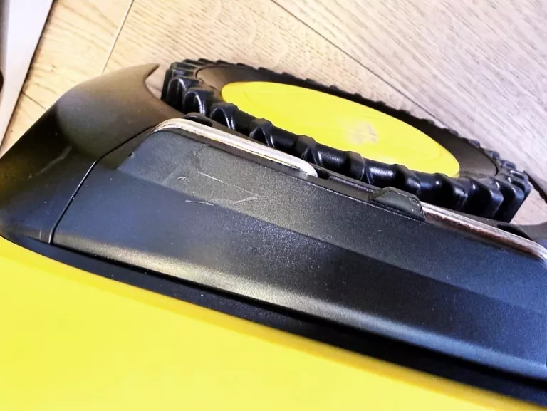 robot-koszacy-do-trawy-kosiarka-inteligentny-wi-fi-karcher-rlm-4-szerokosc-koszenia-2000