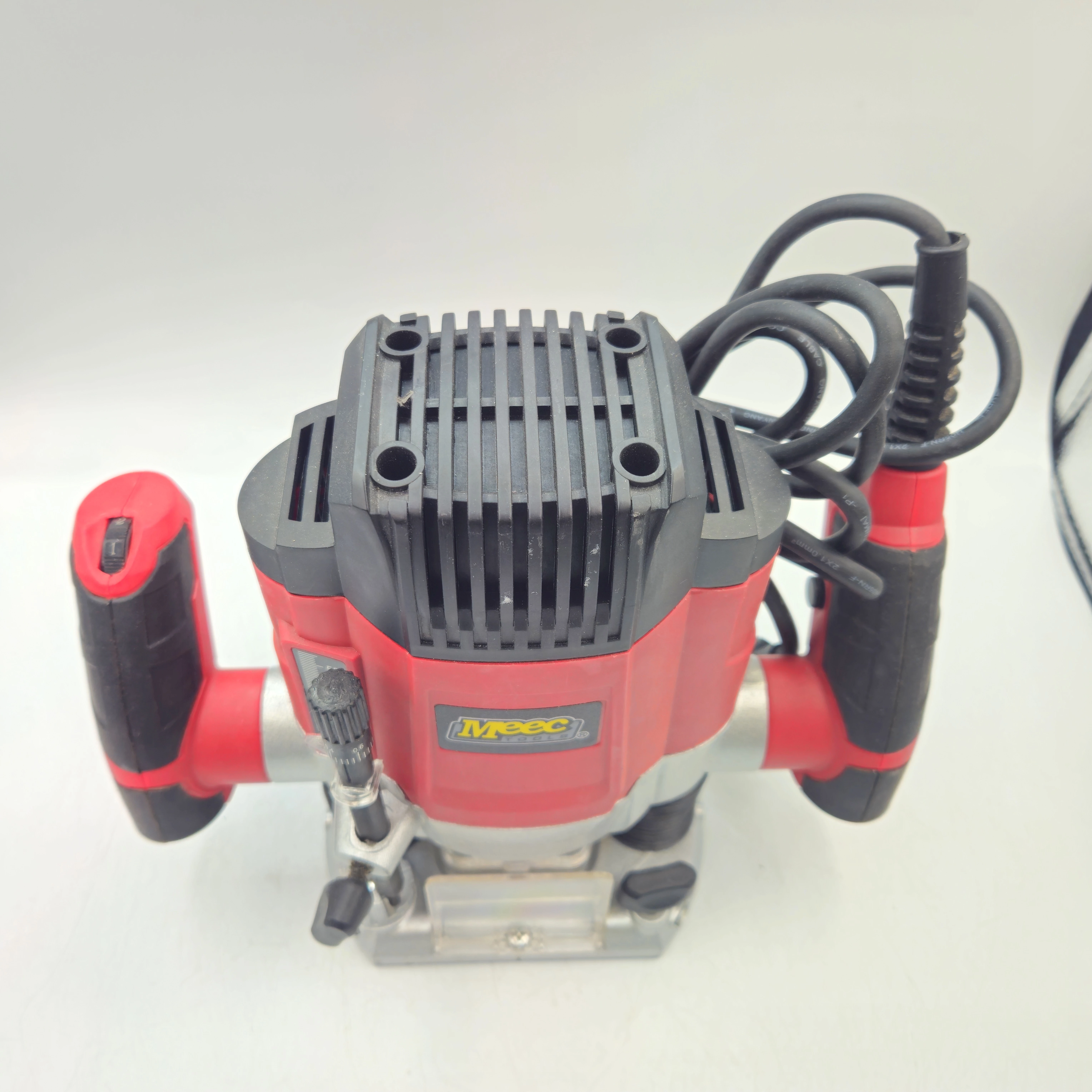 frezarka-gornowrzecionowa-meec-tools-router-040-027-1200w-3-maja-48-poznan-ska-x