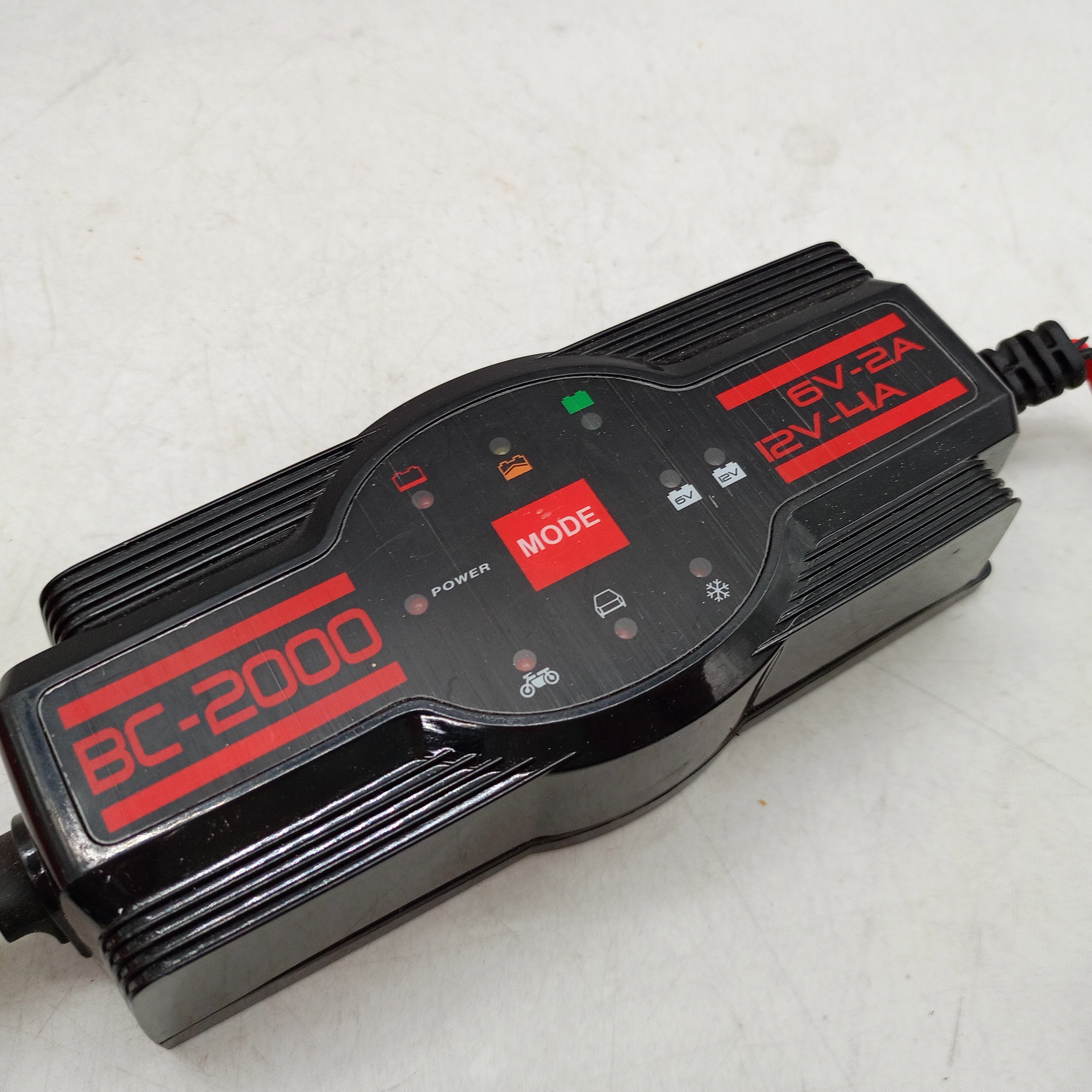 prostownik-automatyczny-z-mikroprocesorem-bc-2000-stan-11323-2