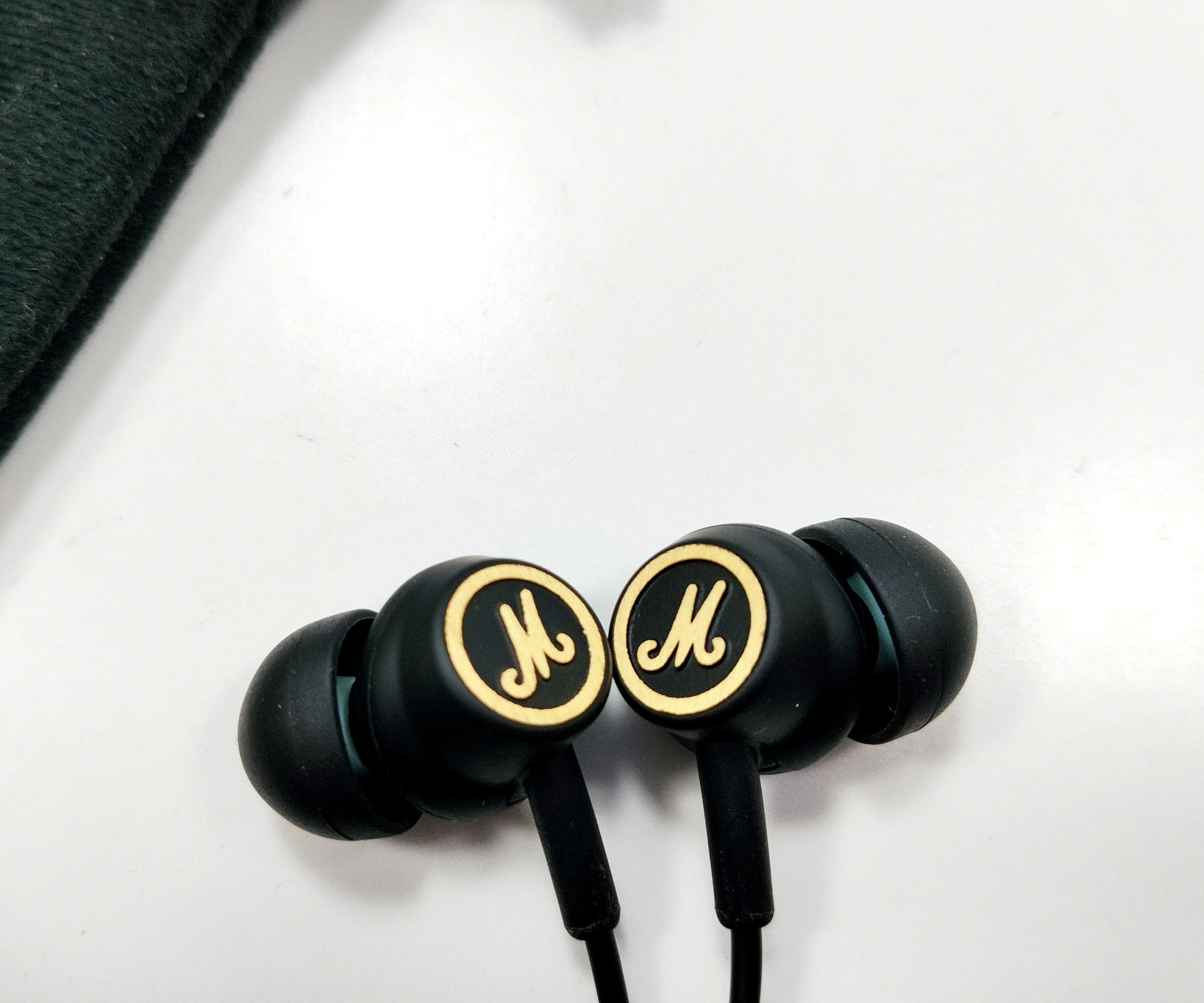 sluchawki-przewodowe-douszne-marshall-aleje-karola-marcinkowskiego-15-poznan