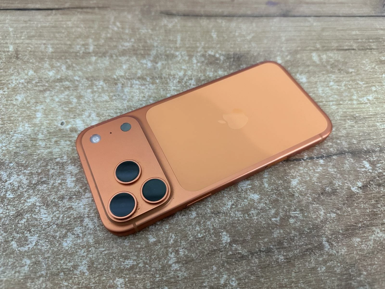 apple-iphone-17-pro-max-solo-przekatna-ekranu-690