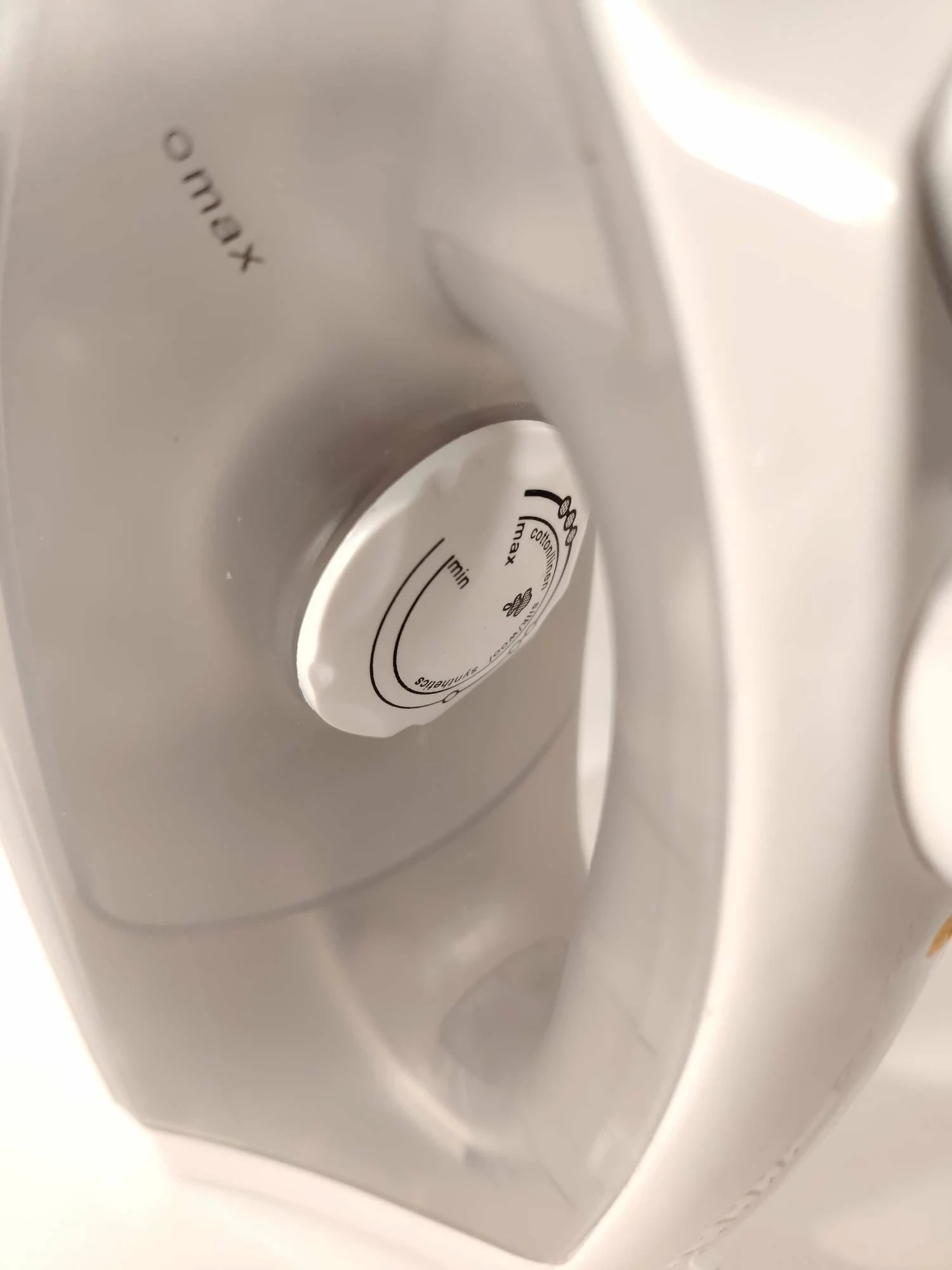 zelazko-argos-es2357b-moc-1300