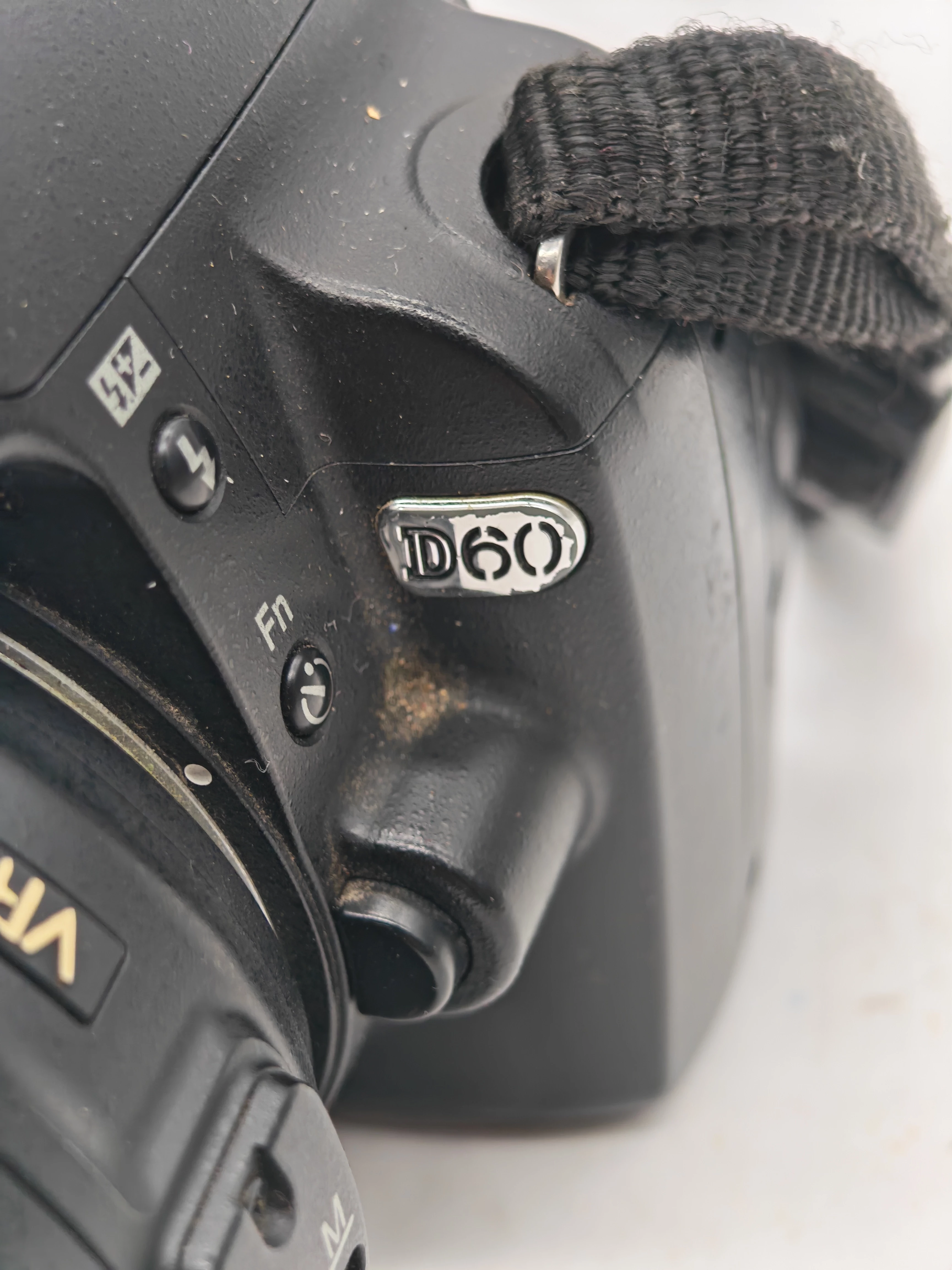 aparat-nikon-d60-z-obiektywem-af-s-dx-nikkor-18-55mm-torba-stan-11323-2