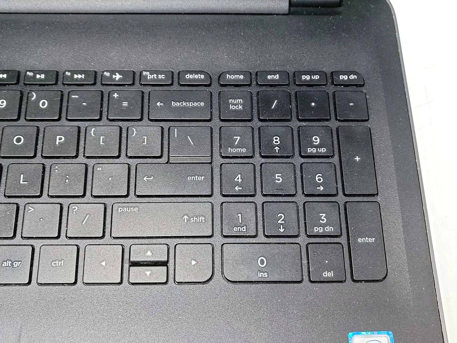 laptop-hp-250-g5-intel-i54gb-ram128gb-ssd-przekatna-ekranu-1560