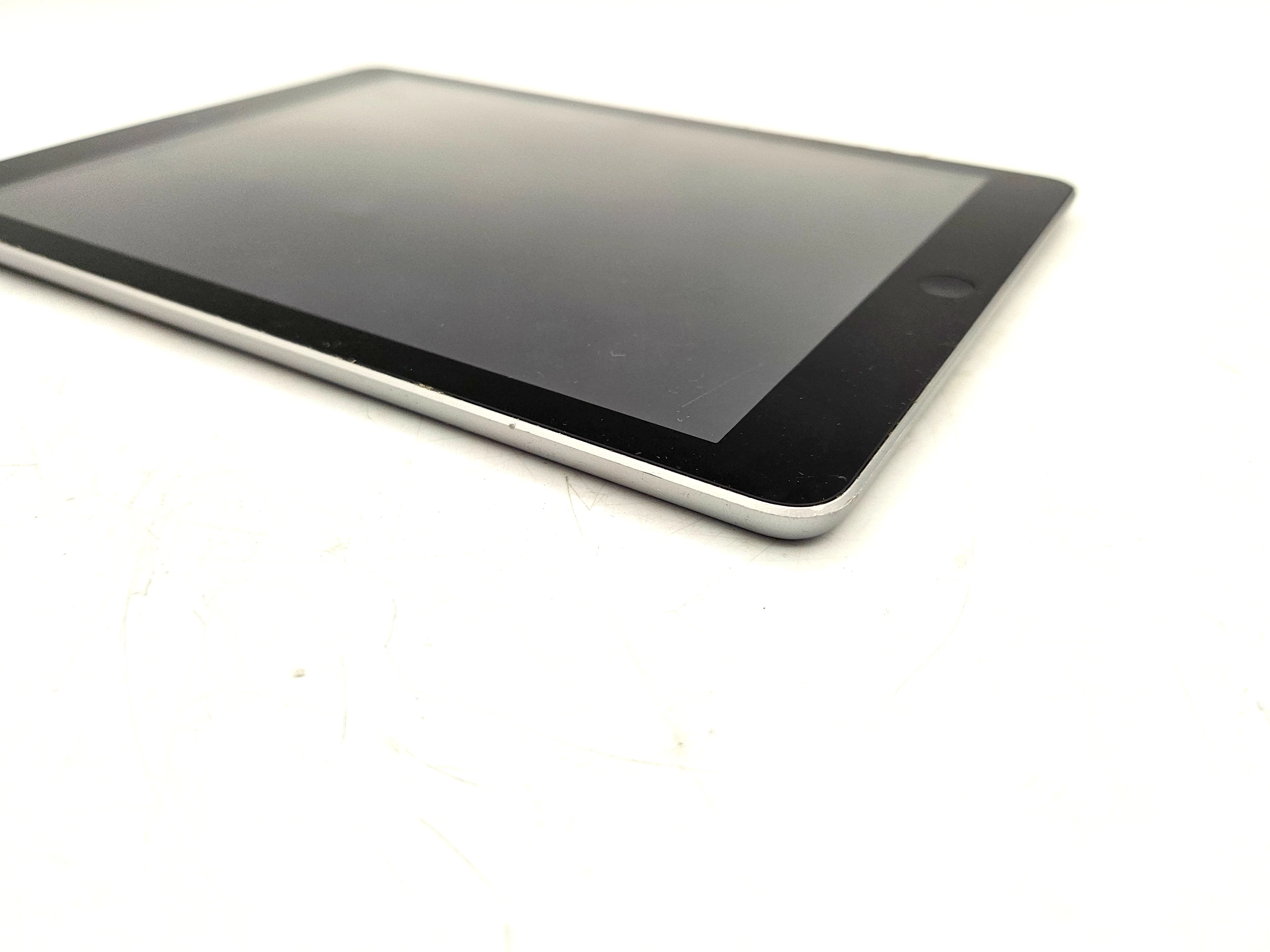 tablet-apple-ipad-5th-gen-97-2-gb-128-gb-szary-opis-transmisja-danych-217-512