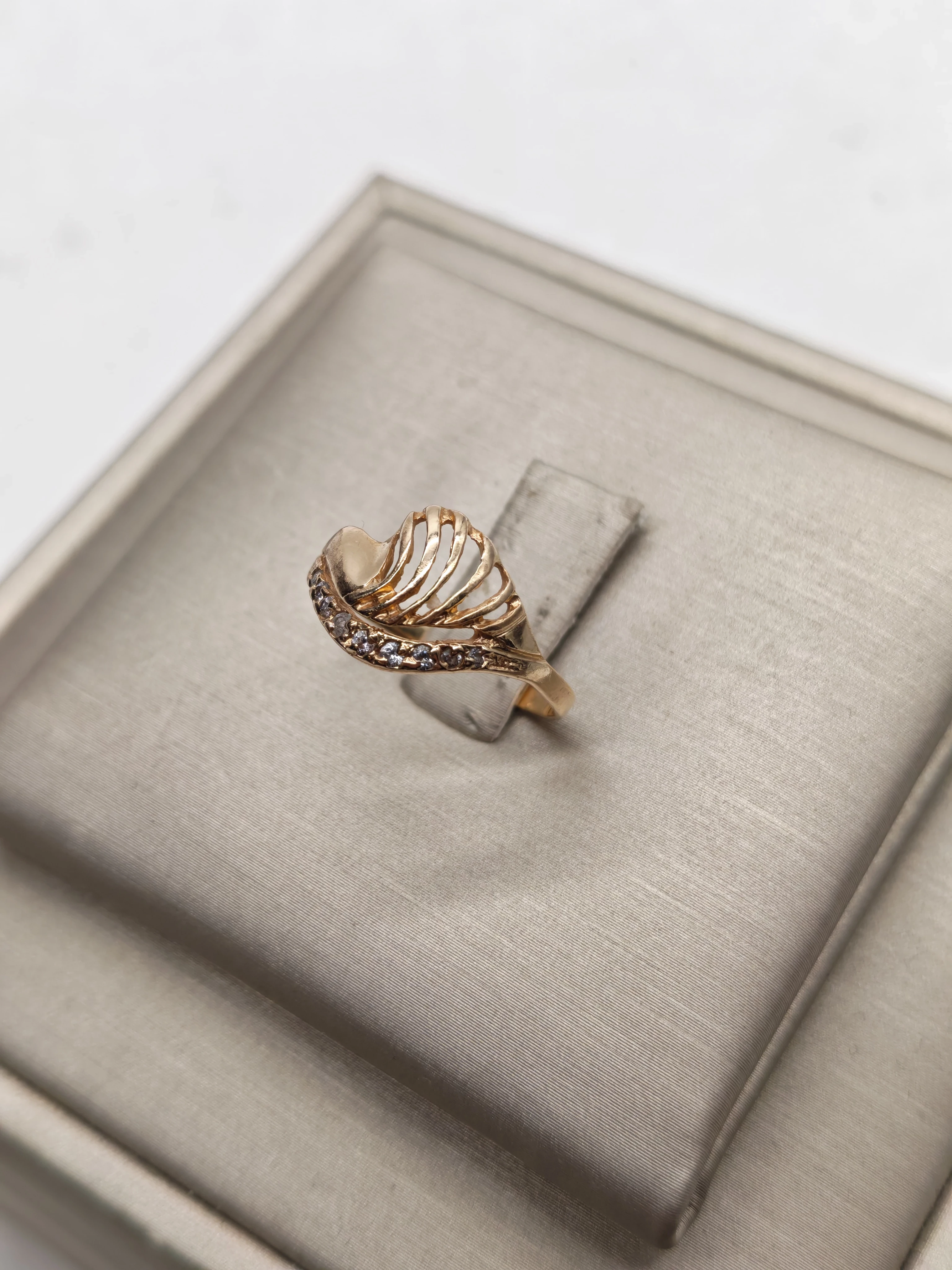 pierscionek-proba-585-waga-165g-rozmiar-14-ean-gtin-00000000