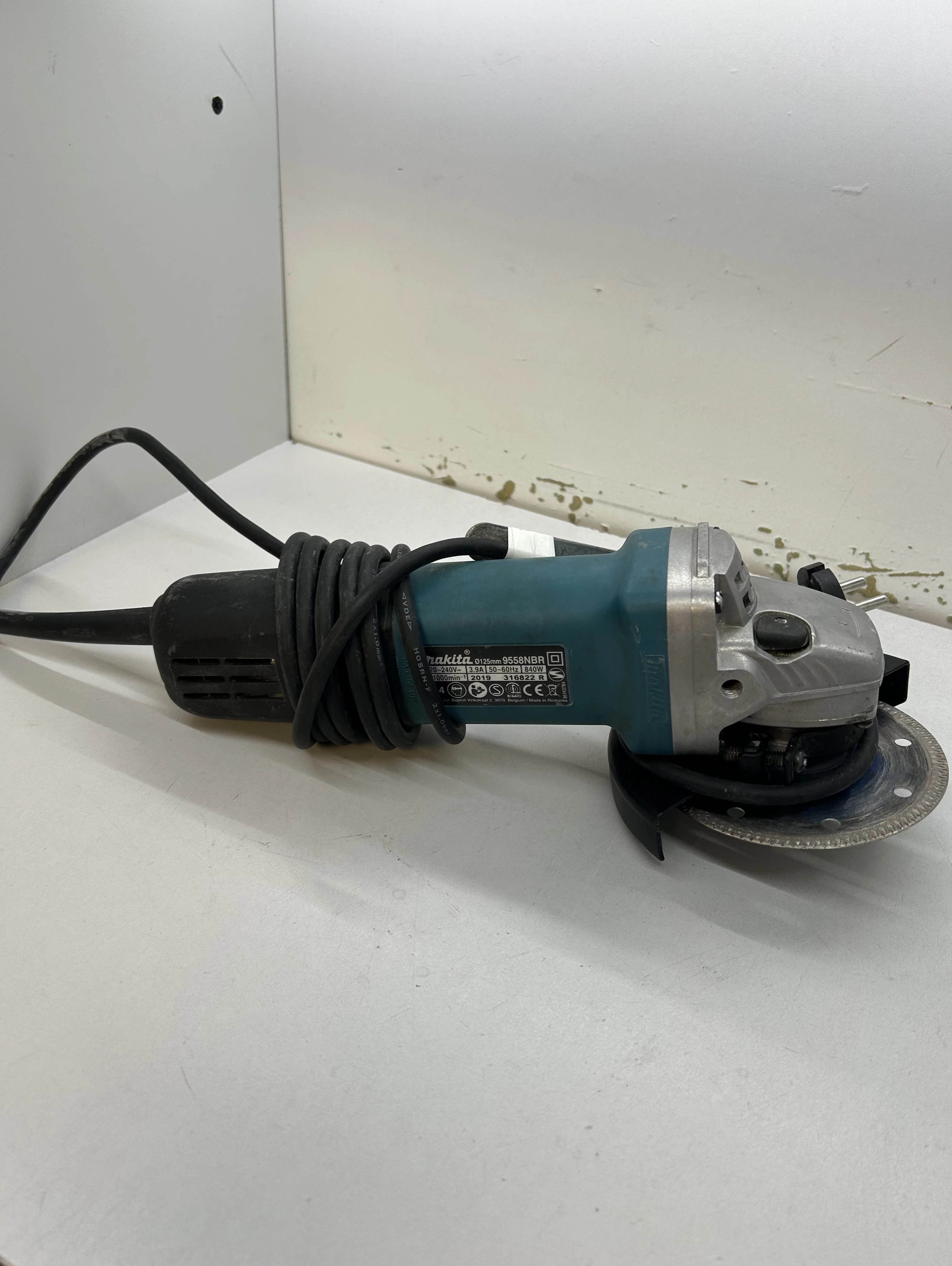 szlifierka-katowa-makita-9558nbr-stan-11323-2