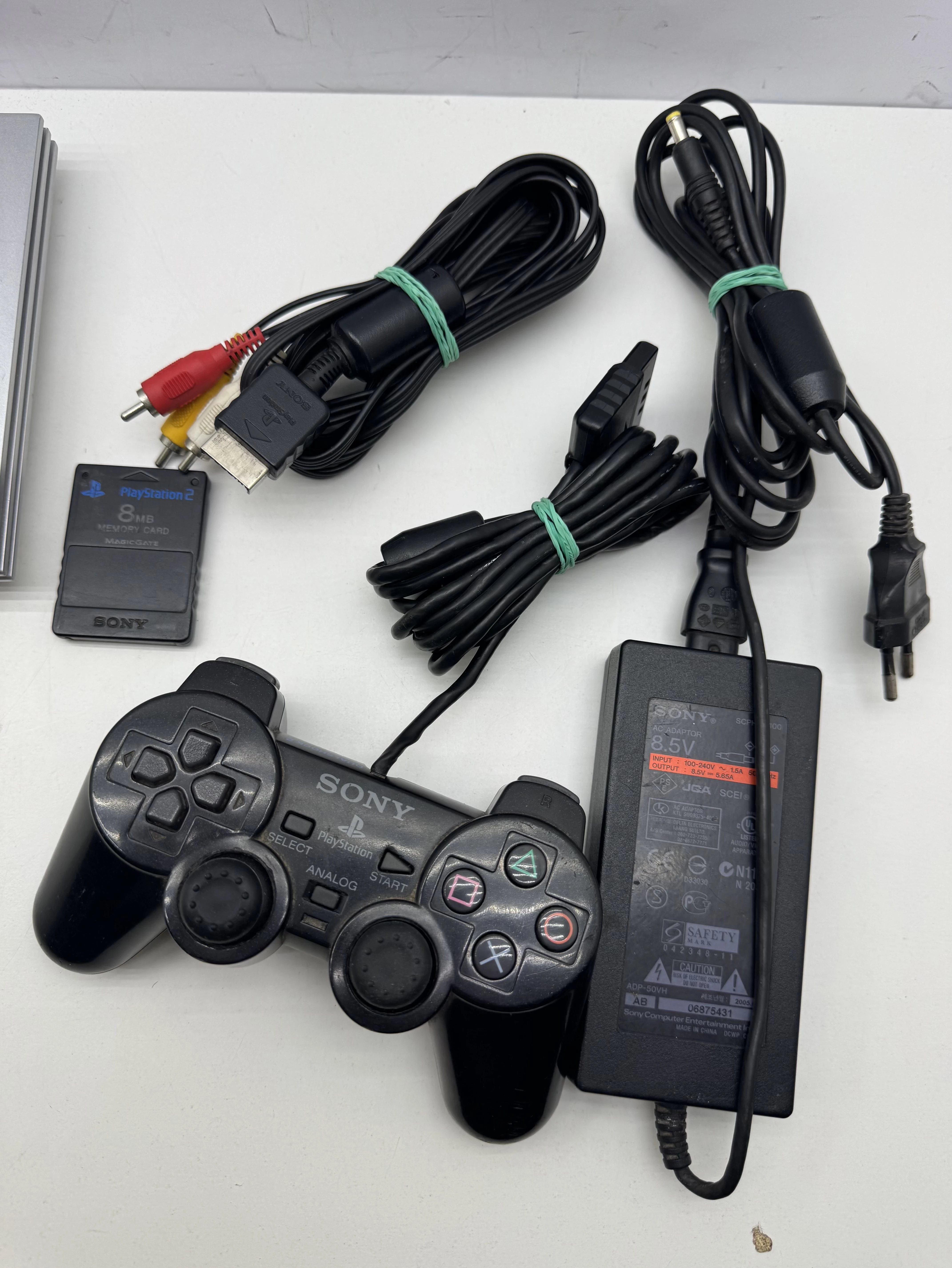 konsola-sony-playstation-2-slim-scph-70008-ps2-zestaw-opis-ean-gtin-7841240010670