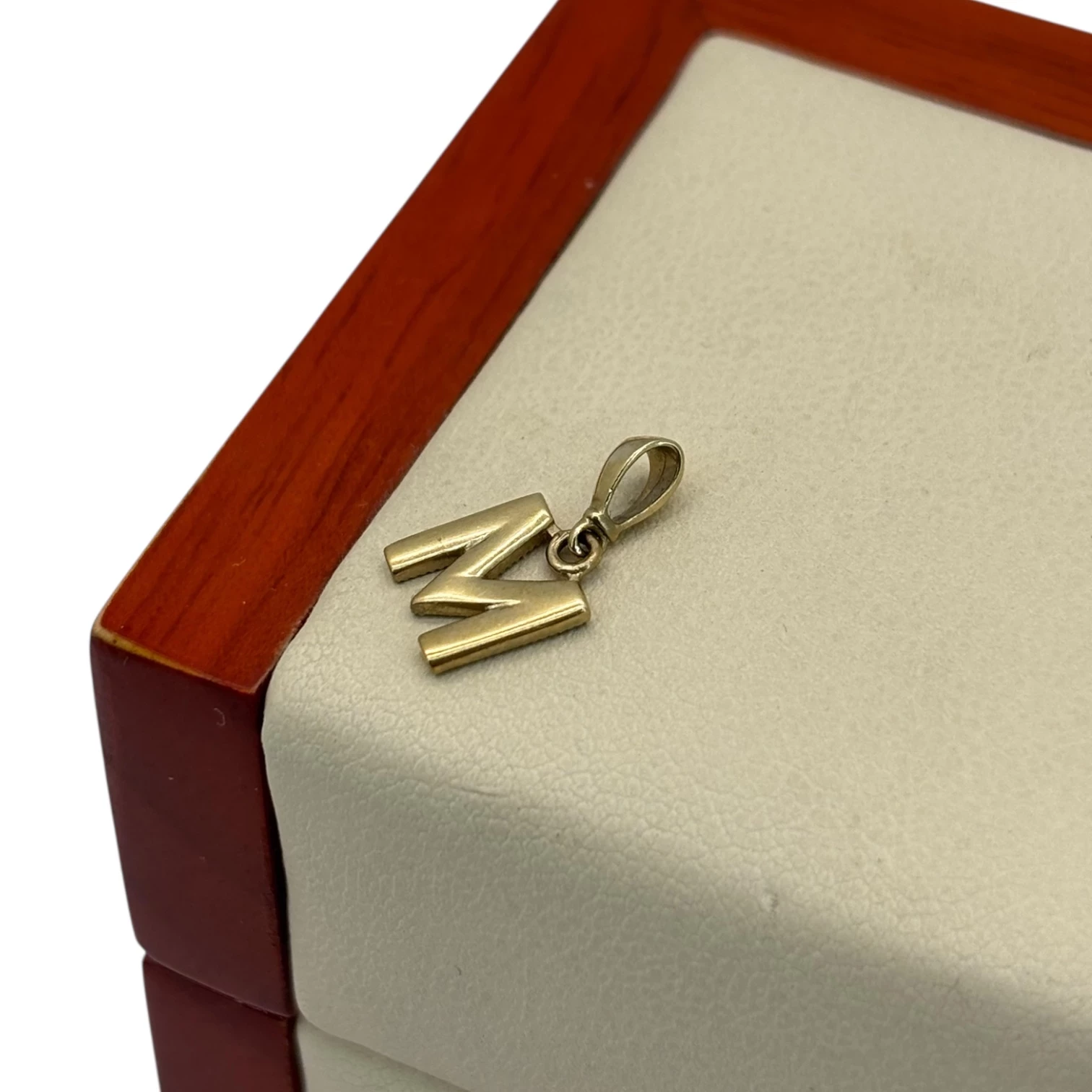 zlota-333-zawieszka-literka-m-044g-material-15835-2