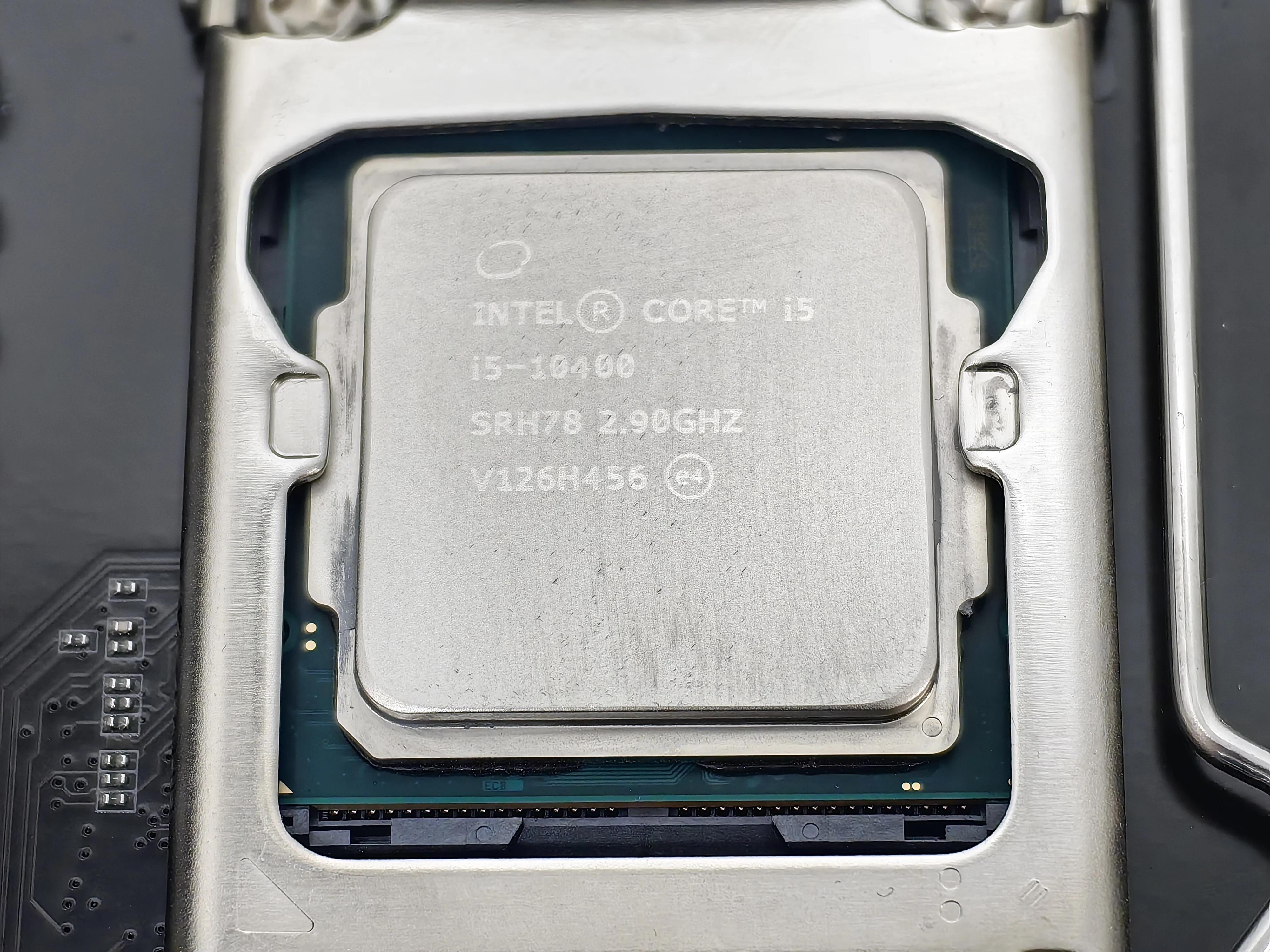 plyta-glowna-gigabyte-z590-gaming-x-procesor-i5-10400-chlodzenie-wodne-ean-gtin-4719331814465