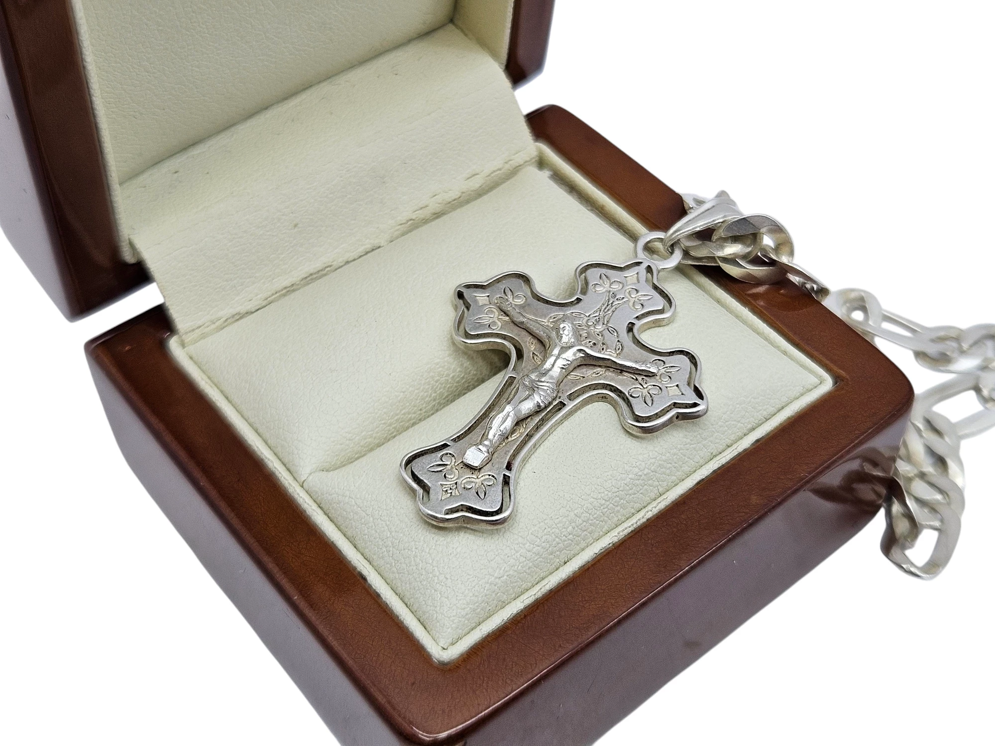 srebrny-lancuszek-z-krzyzykiem-27g-pr925-60cm-uszkodzone-zapiecie-dlugosc-calkowita-6000