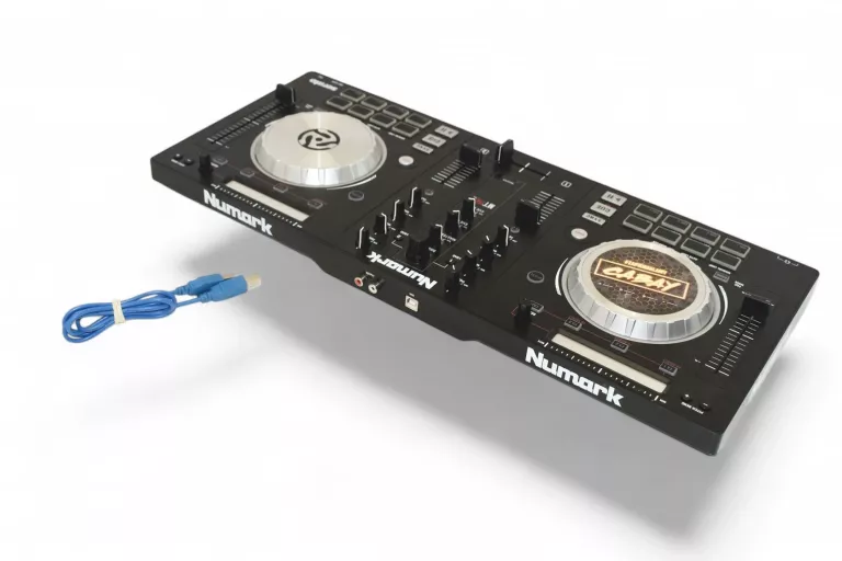 konsola-numark-mt-pro-3-model-mixtrack-pro-3