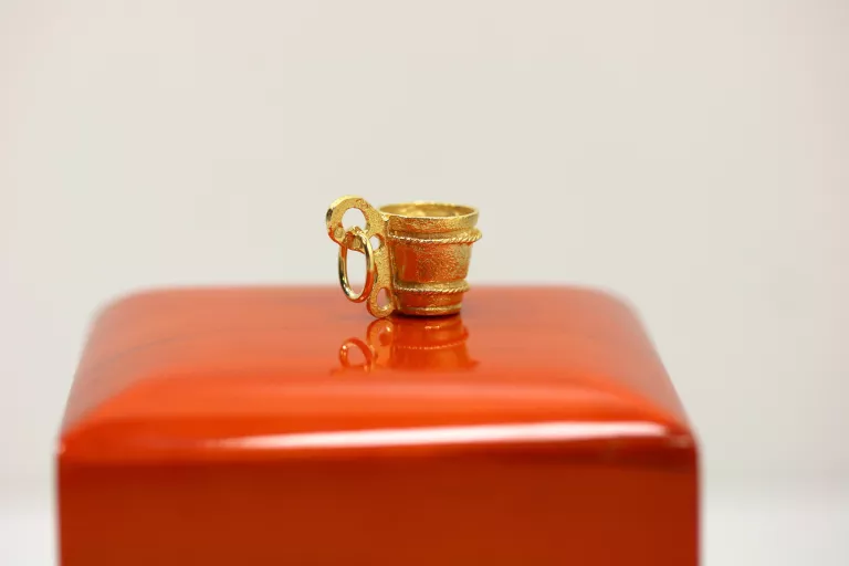 zlota-zawieszka-w-ksztalcie-kufla-w286-p585-material-15835-2