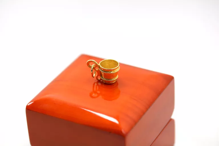 zlota-zawieszka-w-ksztalcie-kufla-w286-p585-rodzaj-2205-2