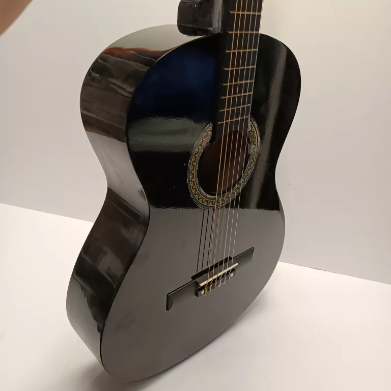 czarna-gitara-klasyczna-osiedle-teatralne-3u15-krakow
