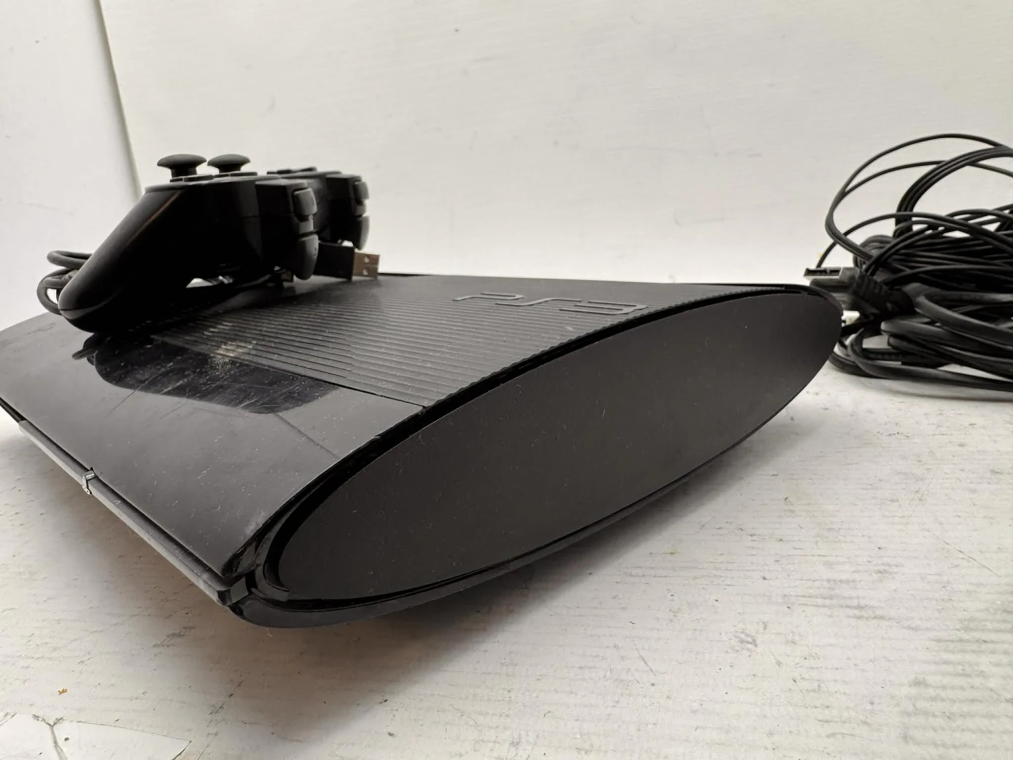 konsola-ps3-slim-500-gb-pad-opis-gry-w-zestawie-205998-225574