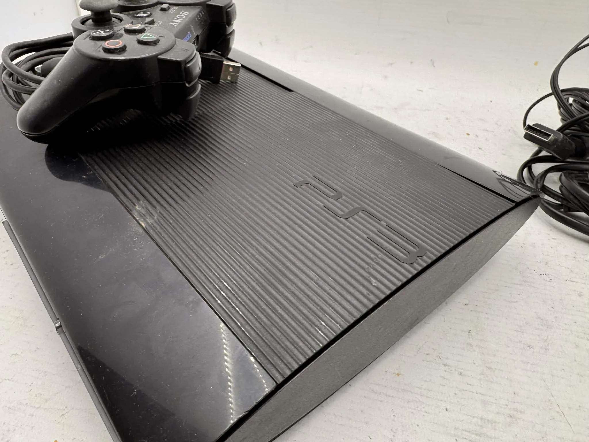 konsola-ps3-slim-500-gb-pad-opis-liczba-kontrolerow-w-zestawie-205994-225554