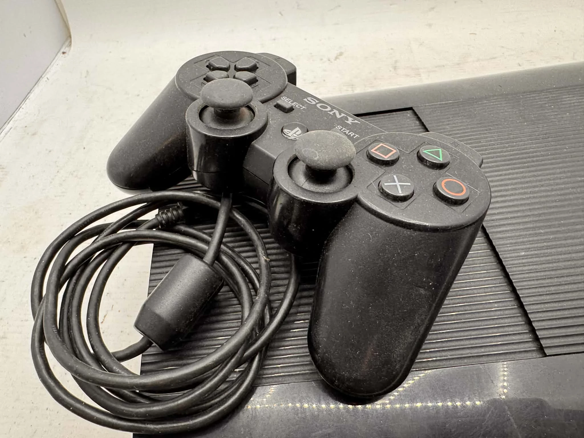 konsola-ps3-slim-500-gb-pad-opis-stan-11323-238062