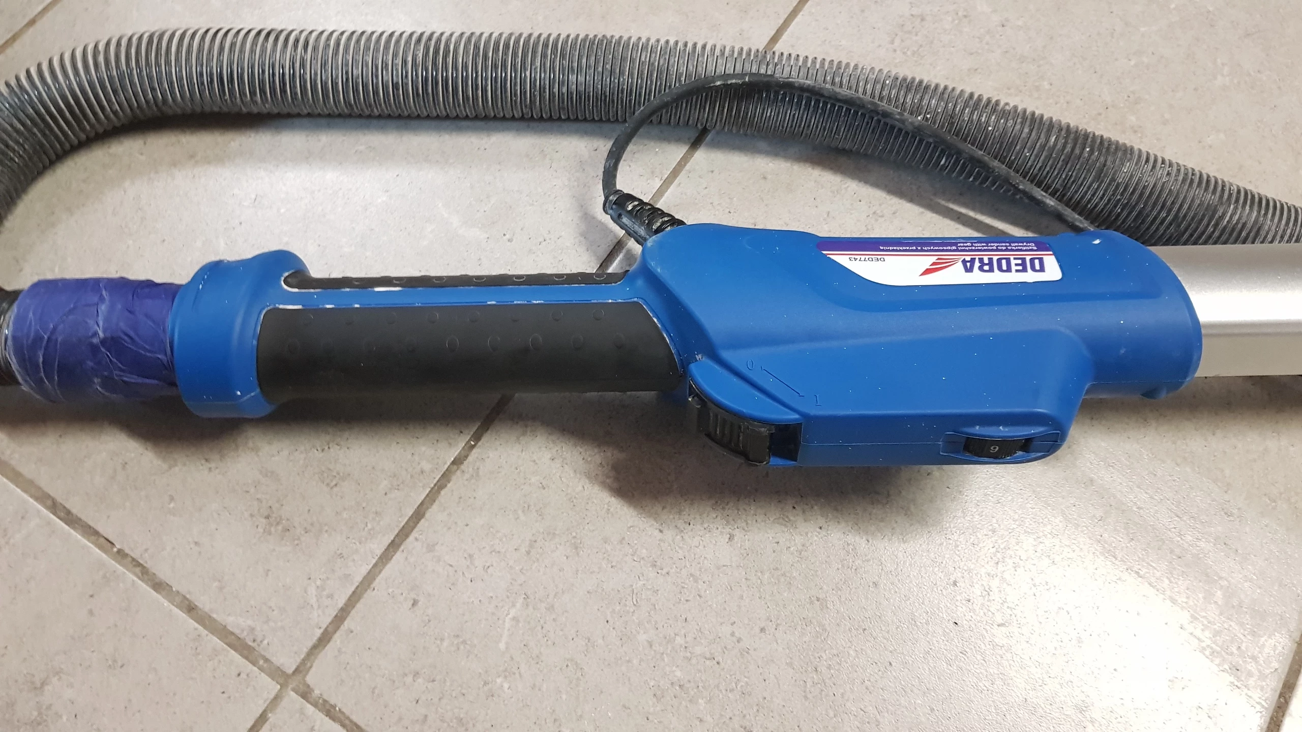 szlifierka-zyrafa-dedra-ded7743-do-gipsu-kod-producenta-ded7743