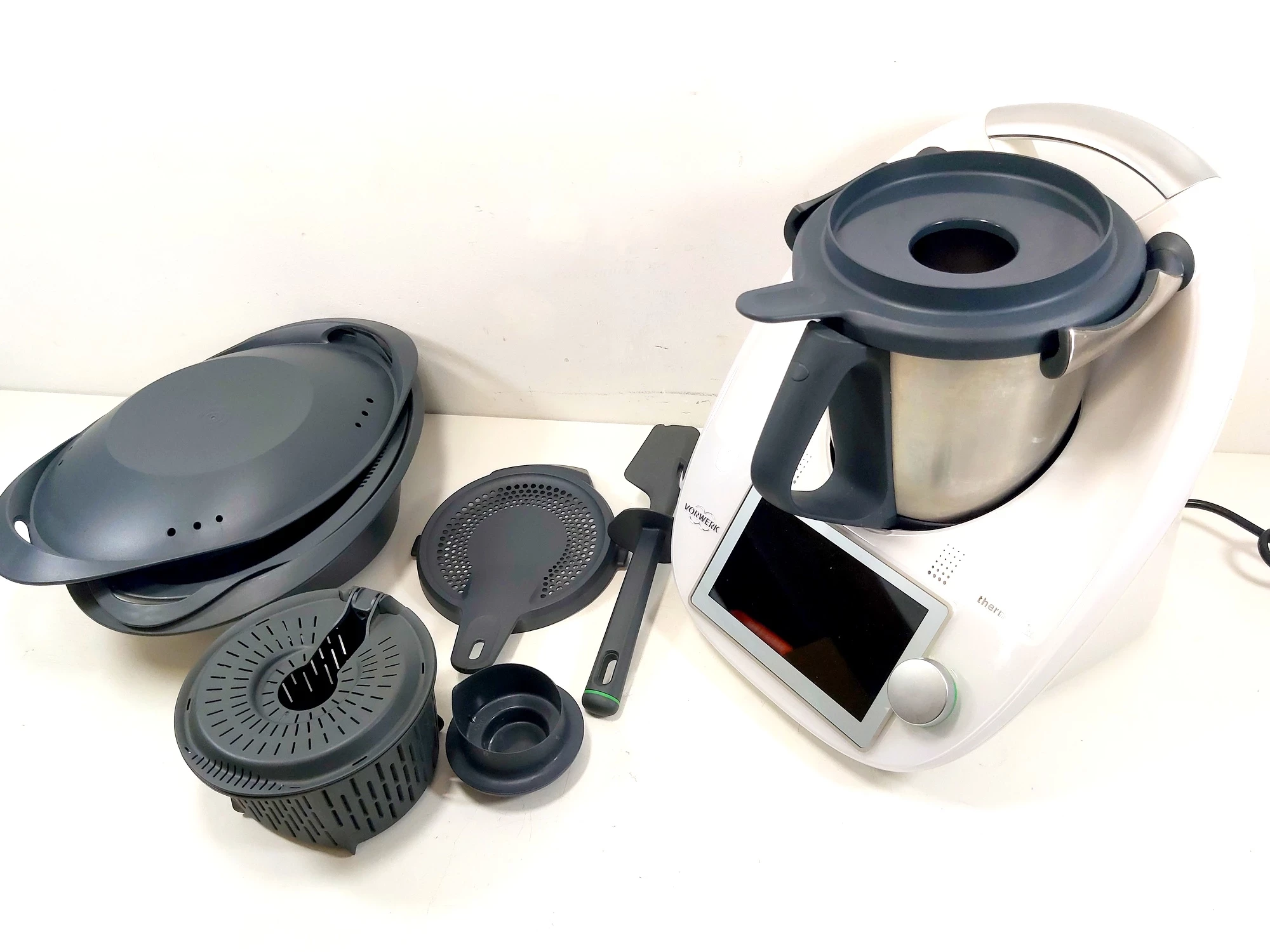 niezastapiony-robot-kuchenny-thermomix-tm6-1-akcesoria-tryby-pracy-206766-2