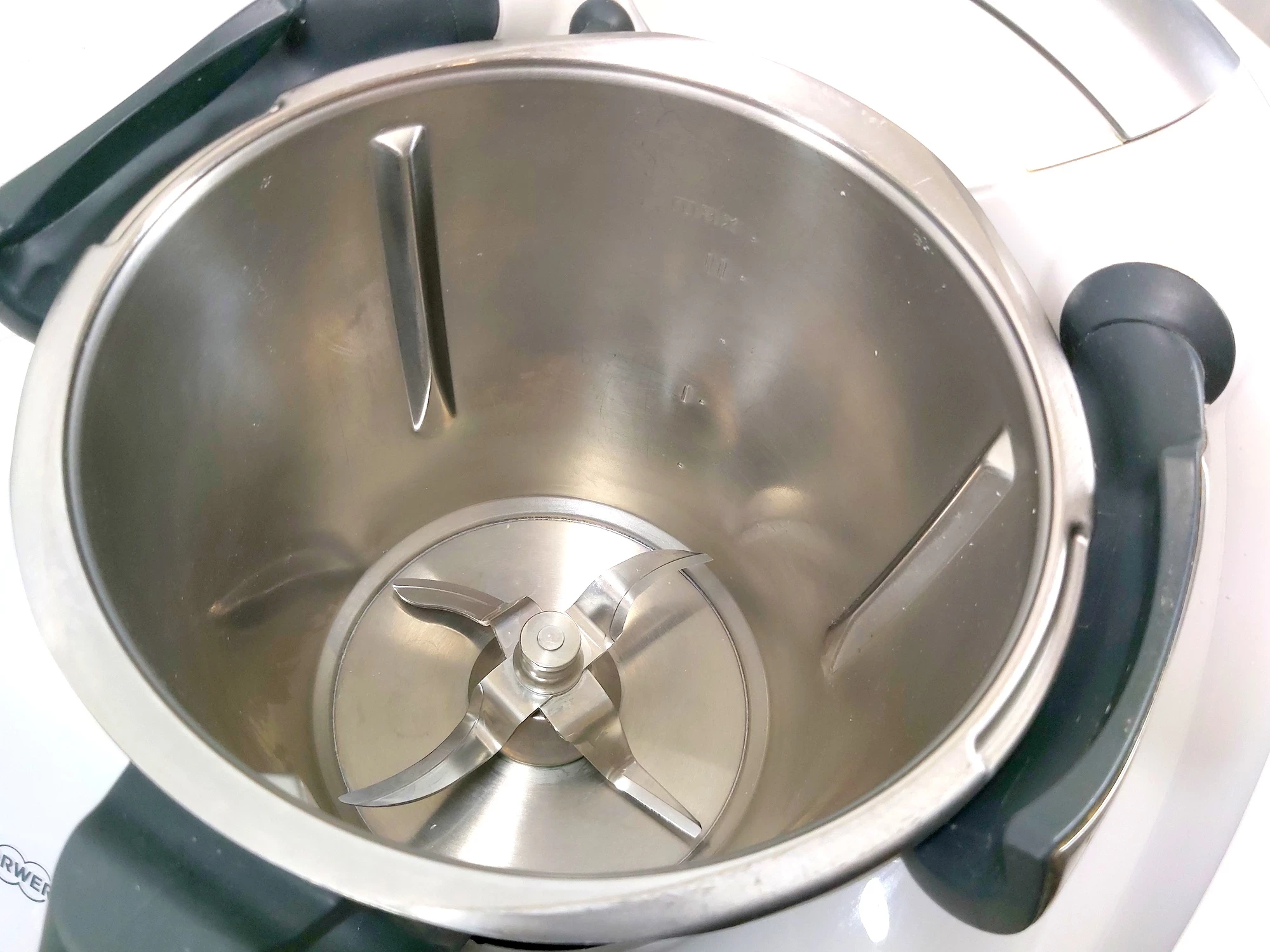 niezastapiony-robot-kuchenny-thermomix-tm6-1-akcesoria-kolor-dominujacy-129357-2
