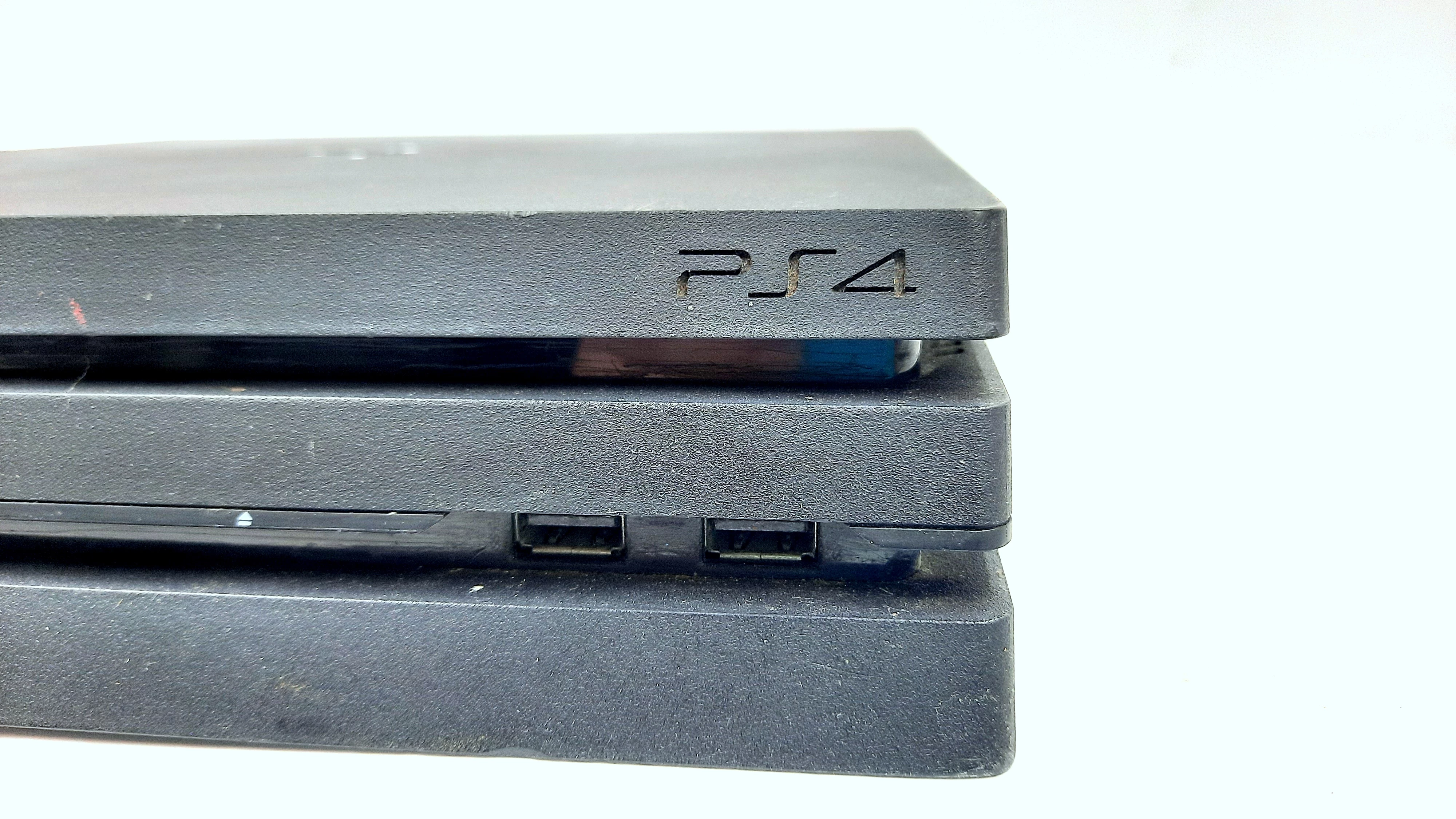 konsola-ps4-pro-cuh-7016b-1tbi-pad-czarny-okazja-kolor-249512-1647413