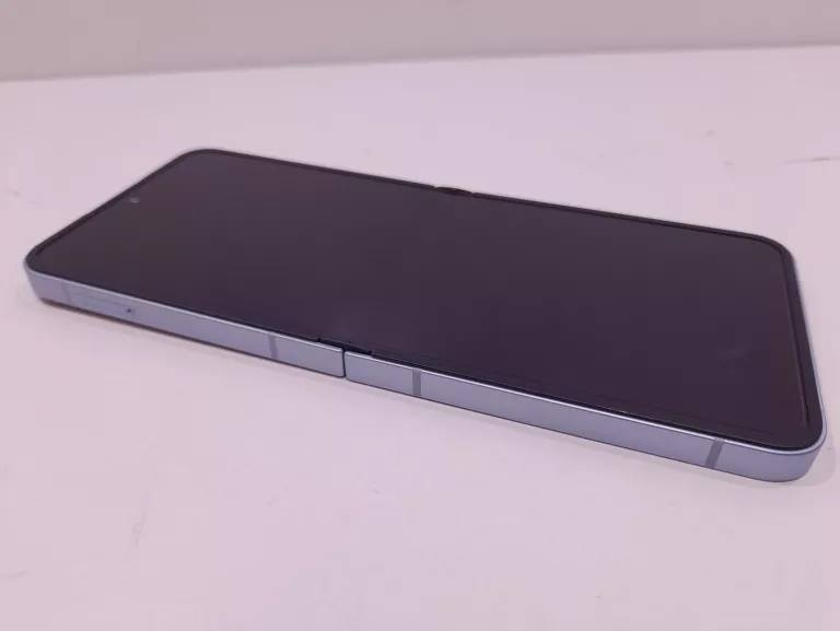 telefon-samsung-galaxy-z-flip-6-stan-11323-2