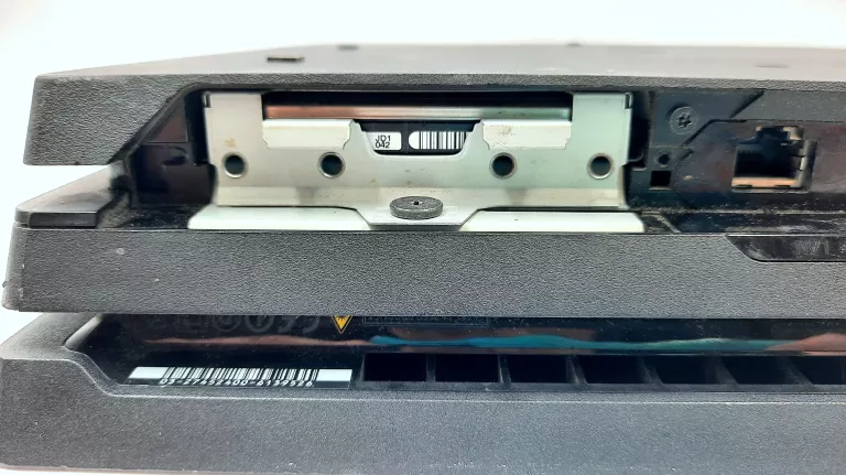 konsola-ps4-pro-cuh-7016b-1tbi-pad-czarny-okazja-liczba-kontrolerow-w-zestawie-205994-225550