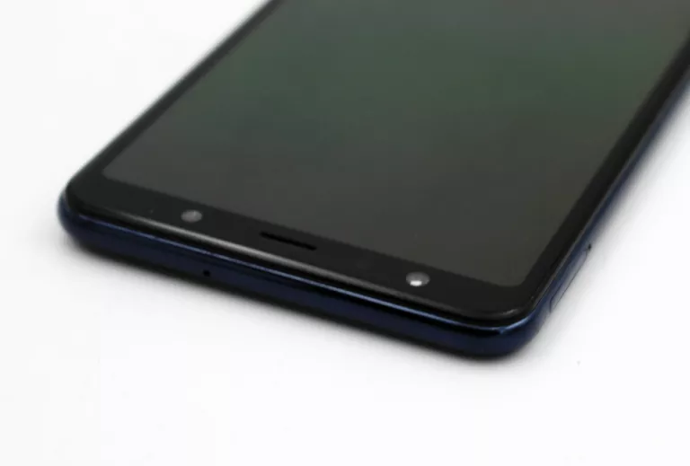 smartfon-samsung-galaxy-a7-2018-464gb-6-czarny-sm-a750-przekatna-ekranu-600