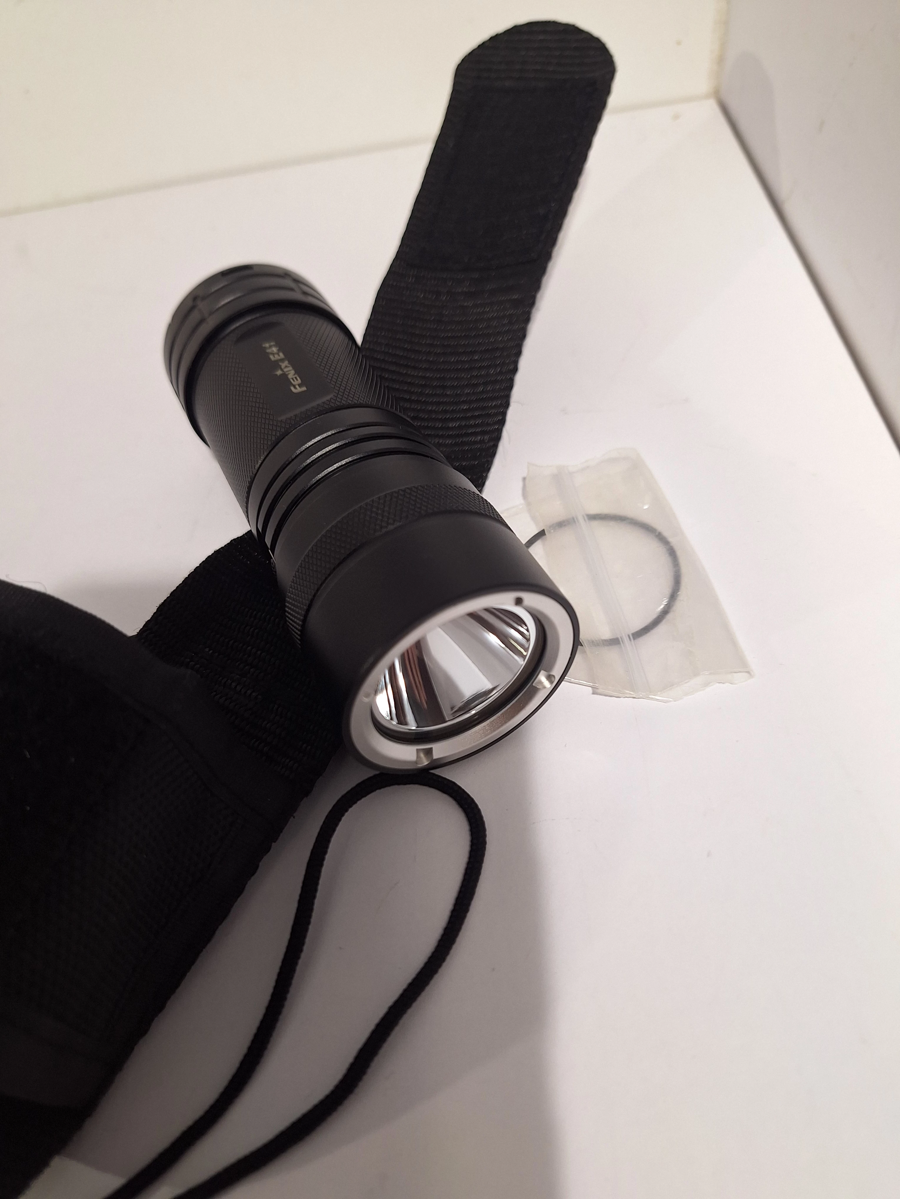 latarka-fenix-e41-zasilanie-209202-1769478