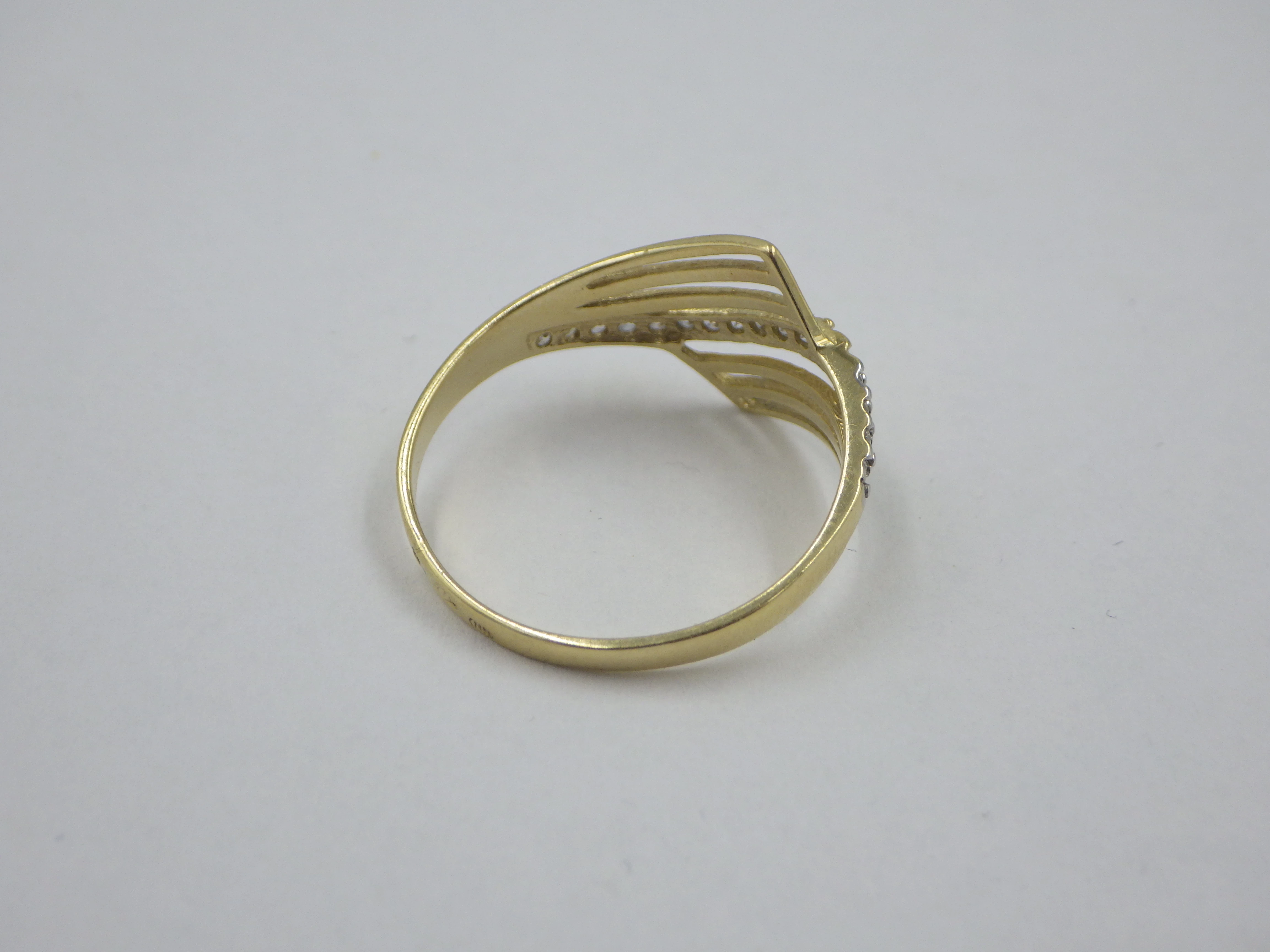 pierscionek-z-cyrkoniami-zloto-375-164g-r20-rozmiarsrednica-wew-mm-372-20