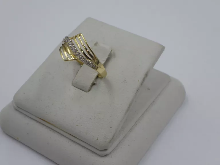 pierscionek-z-cyrkoniami-zloto-375-164g-r20-kamien-17088-128