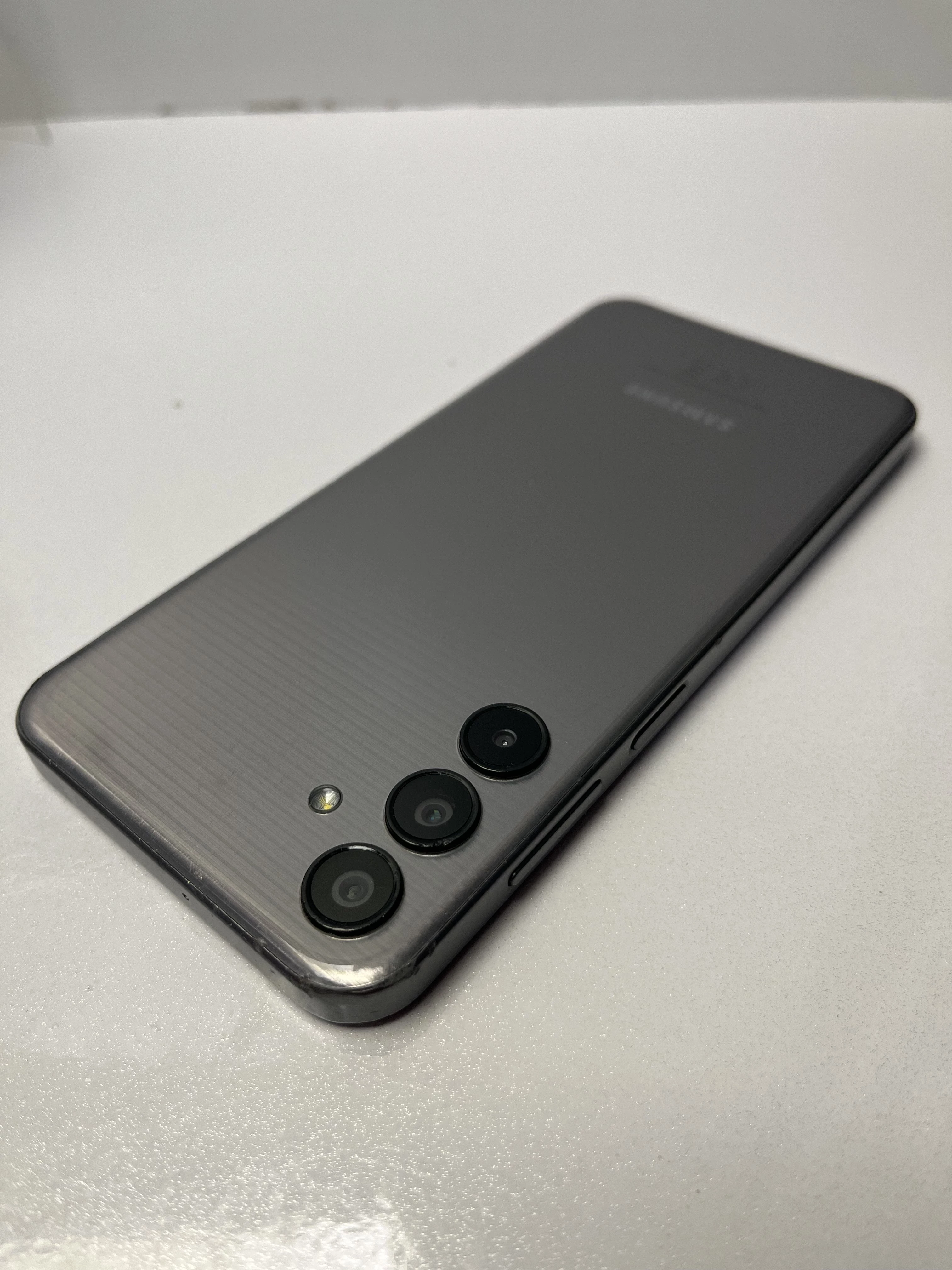 telefon-samsung-galaxy-m15-4128gb-opis-pojemnosc-akumulatora-6000