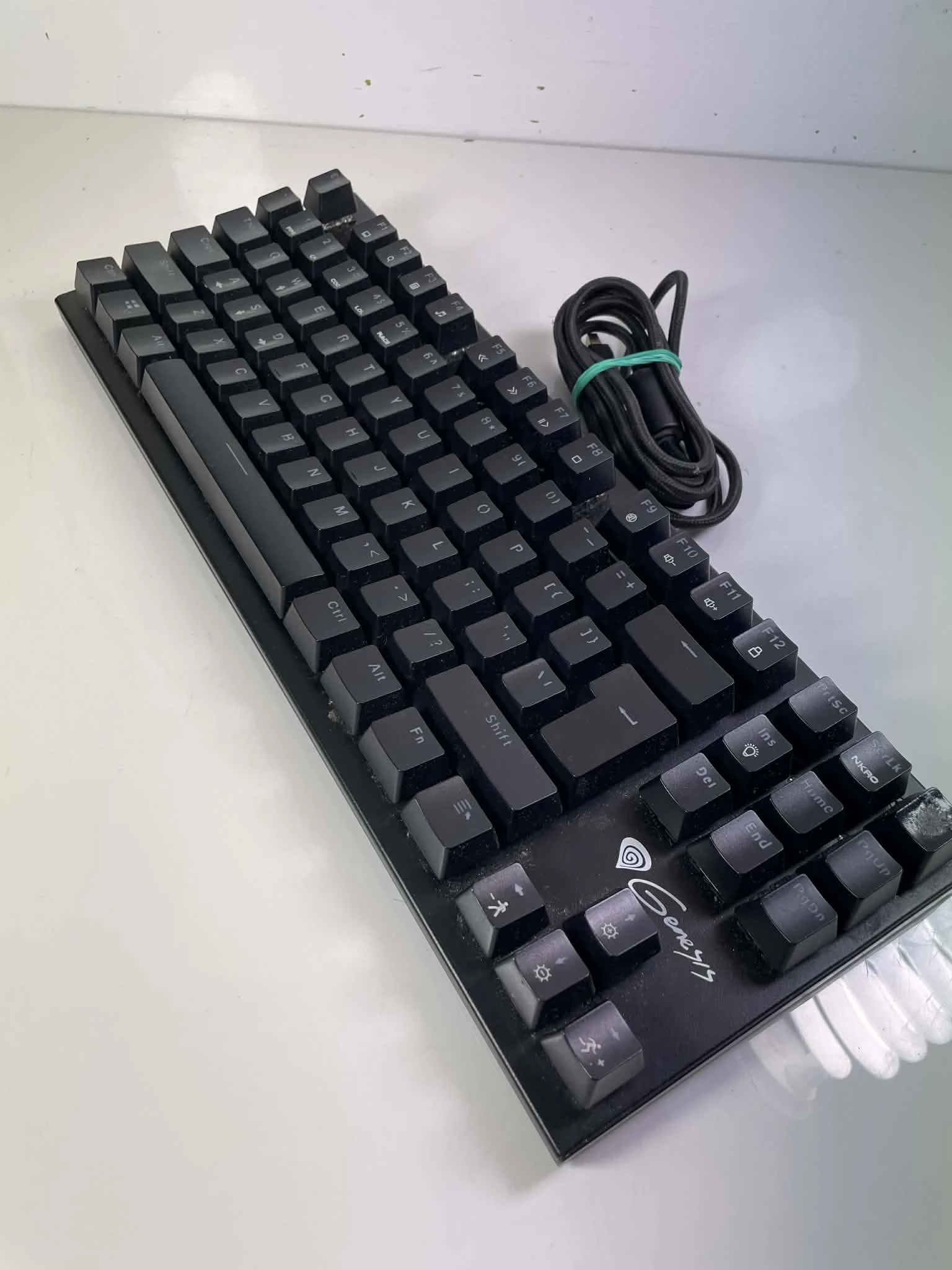 klawiatura-genesis-thor-300-rgb-stan-11323-2