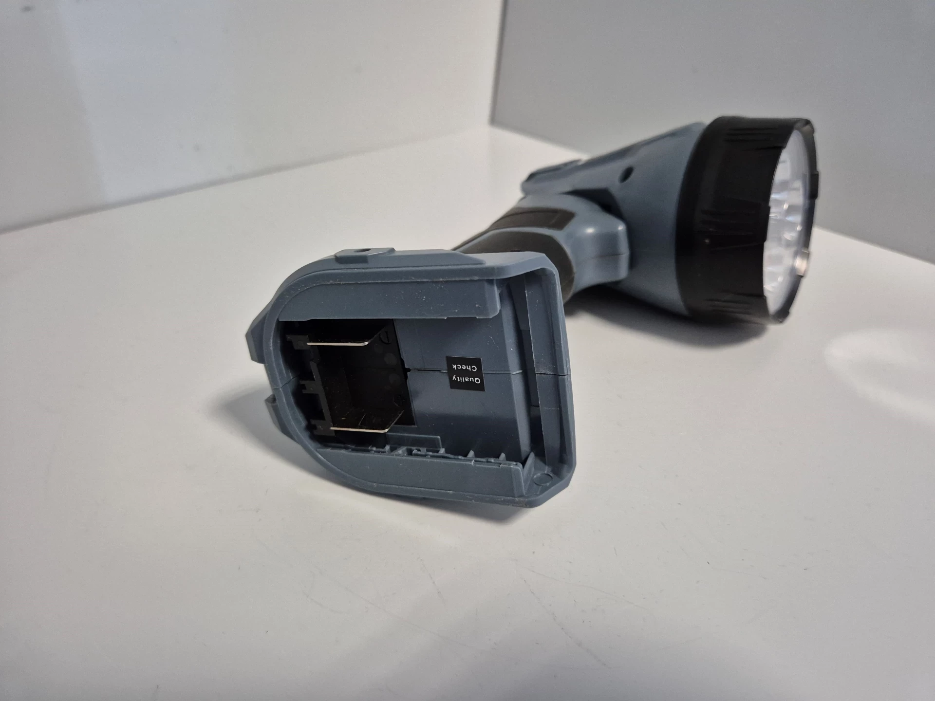 latarka-akumulatorowa-graphite-58g007-energy-18v-li-ion-bez-akumulatora-zasilanie-209202-1769478