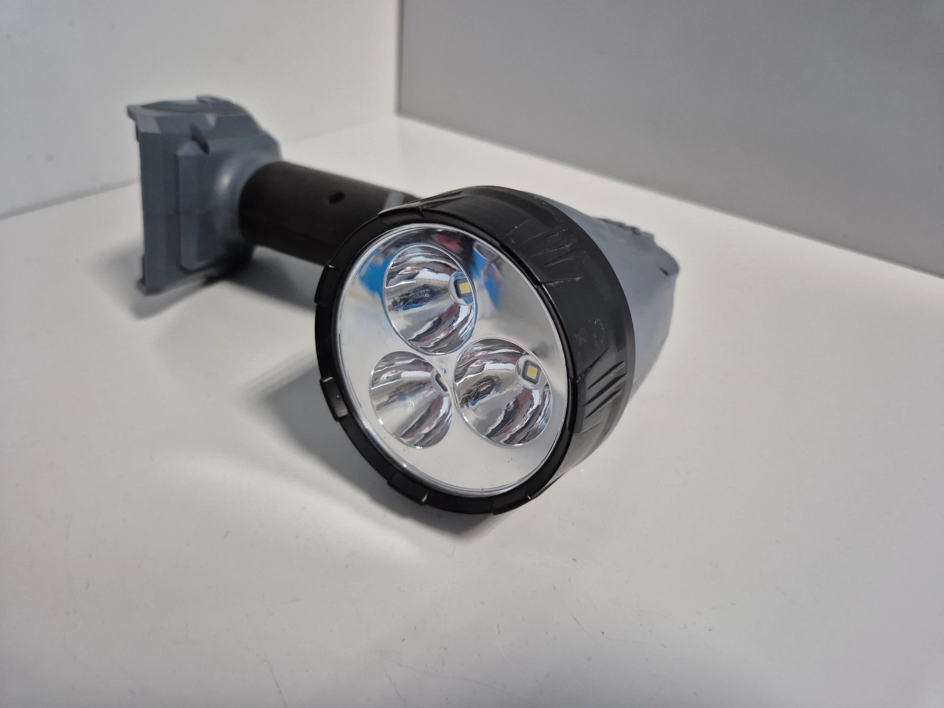 latarka-akumulatorowa-graphite-58g007-energy-18v-li-ion-bez-akumulatora-stan-11323-2