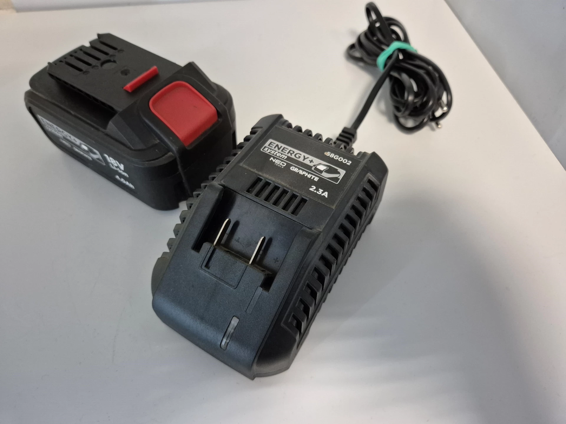 graphite-akumulator-40ah-18v-ladowarka-energy-58ge132-liczba-elementow-w-zestawie-2