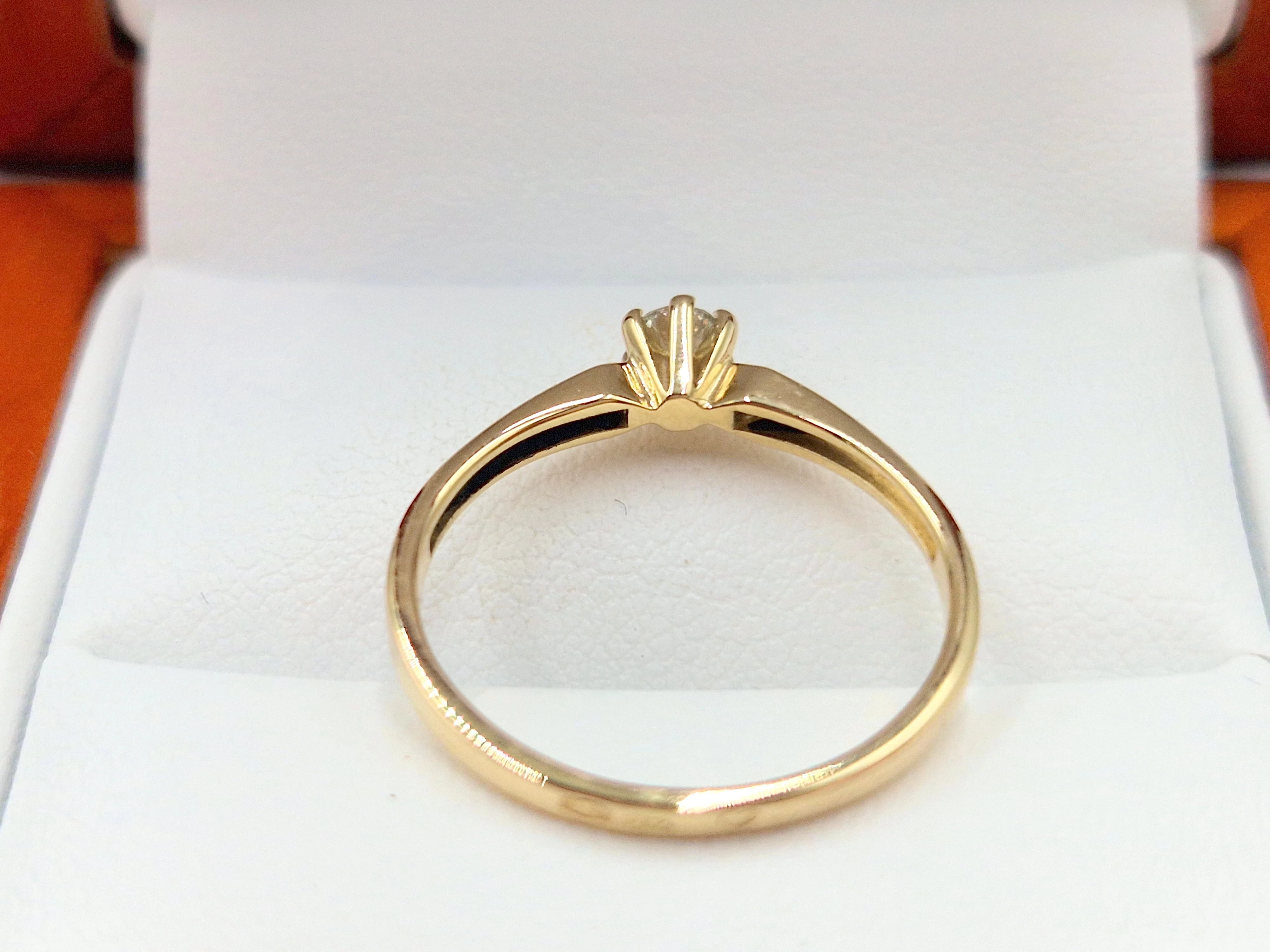 wyrob-jubilerski-uzywany-zloty-pierscionek-z-diamentem-material-15835-2